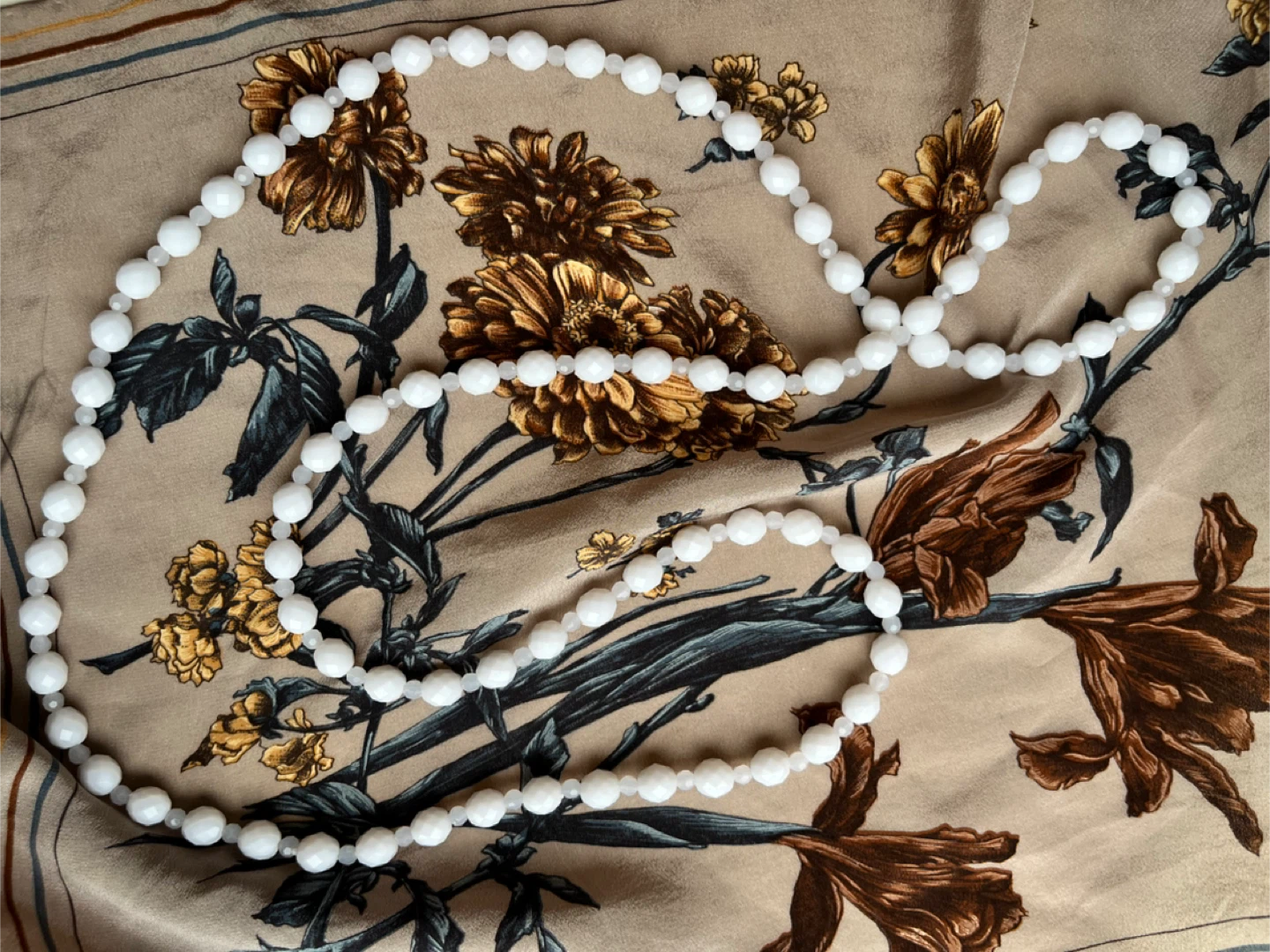 White Beaded Necklace - photo 2