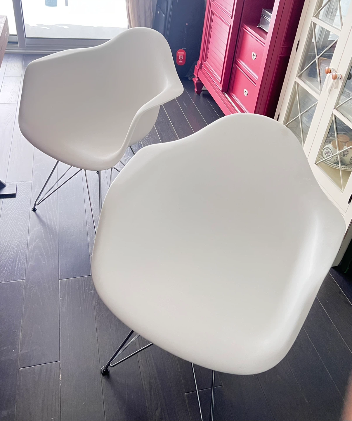 🌷Eames Style White Shell Chairs (Set of 2) - photo 2