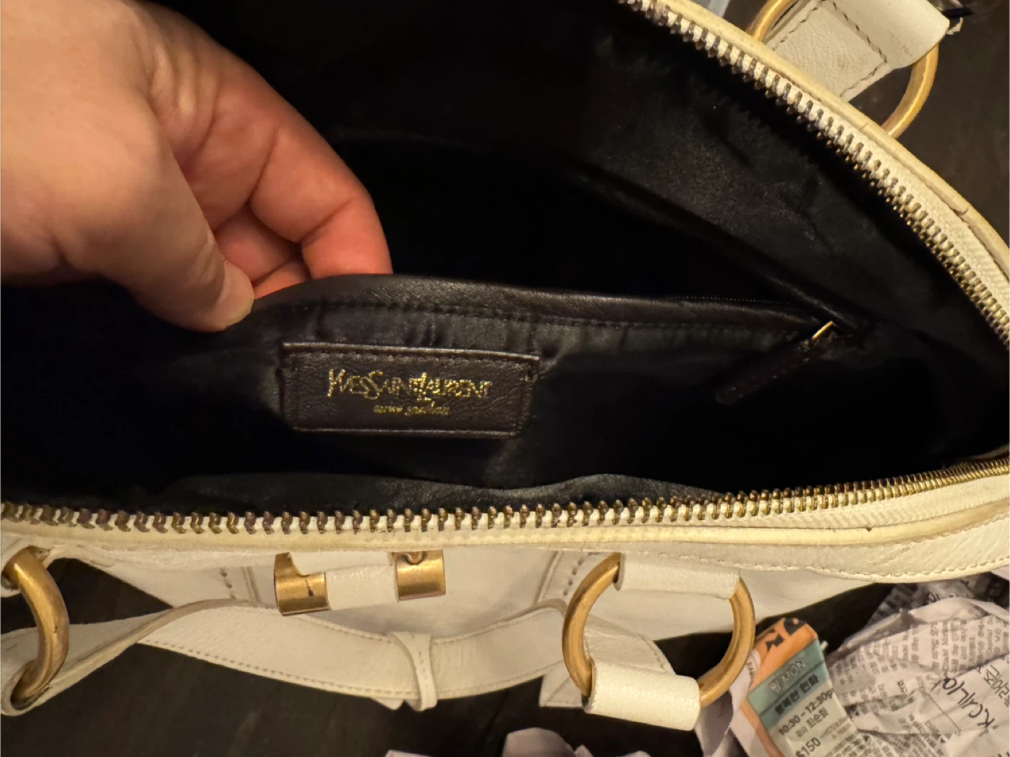 Yves Saint Laurent YSL White Leather Handbag - photo 3