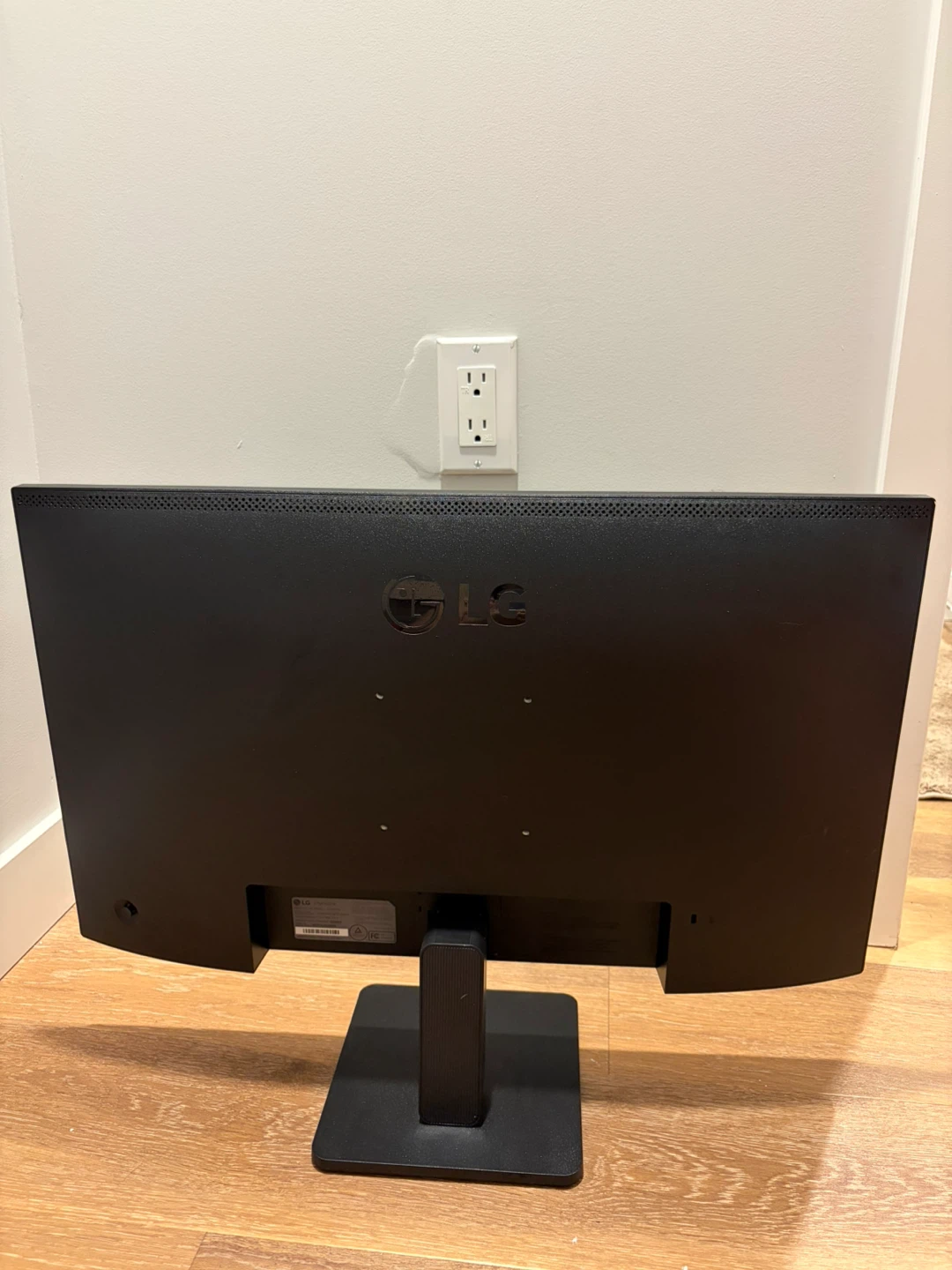 LG 27" FHD 100Hz 5ms IPS FreeSync Monitor - photo 3