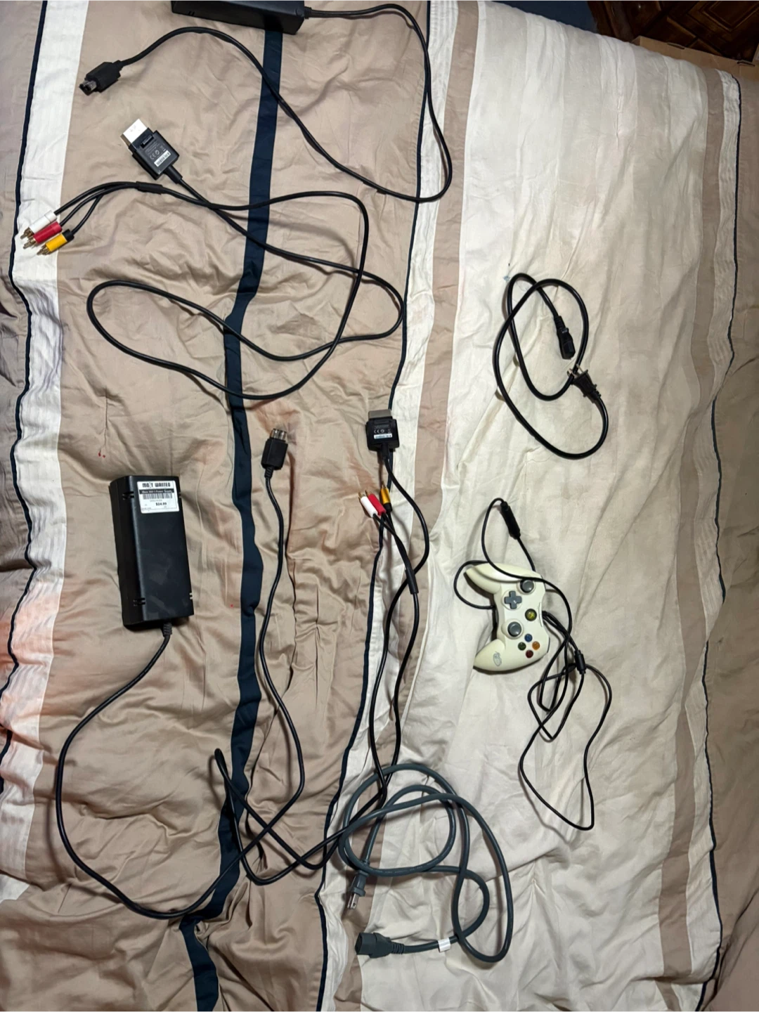 Xbox 360 Console with Controller & Cables - photo 2