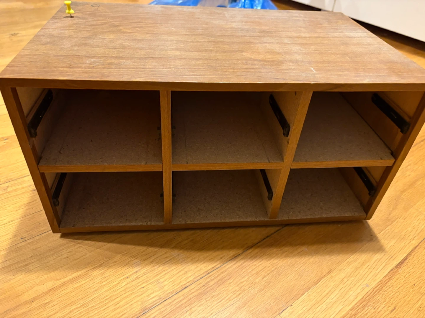 Wooden Shelf with 6 Compartments