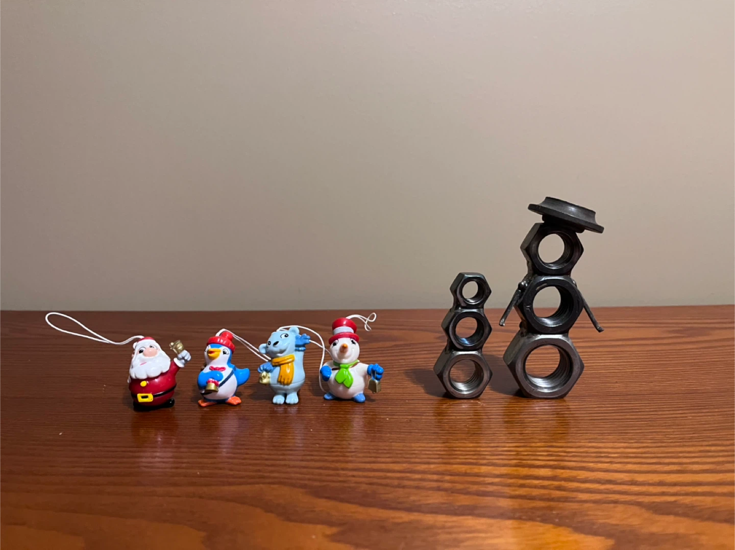 CHRISTMAS DECORATIONS/ORNAMENTS