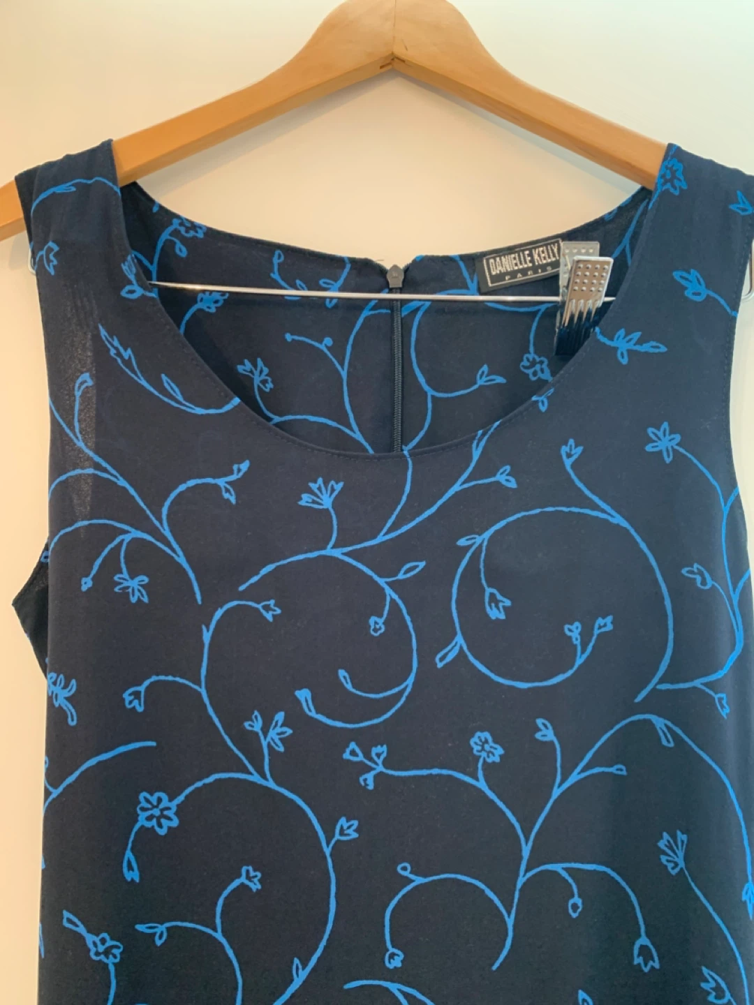 Danielle Kelly Paris  dress , size large - photo 4