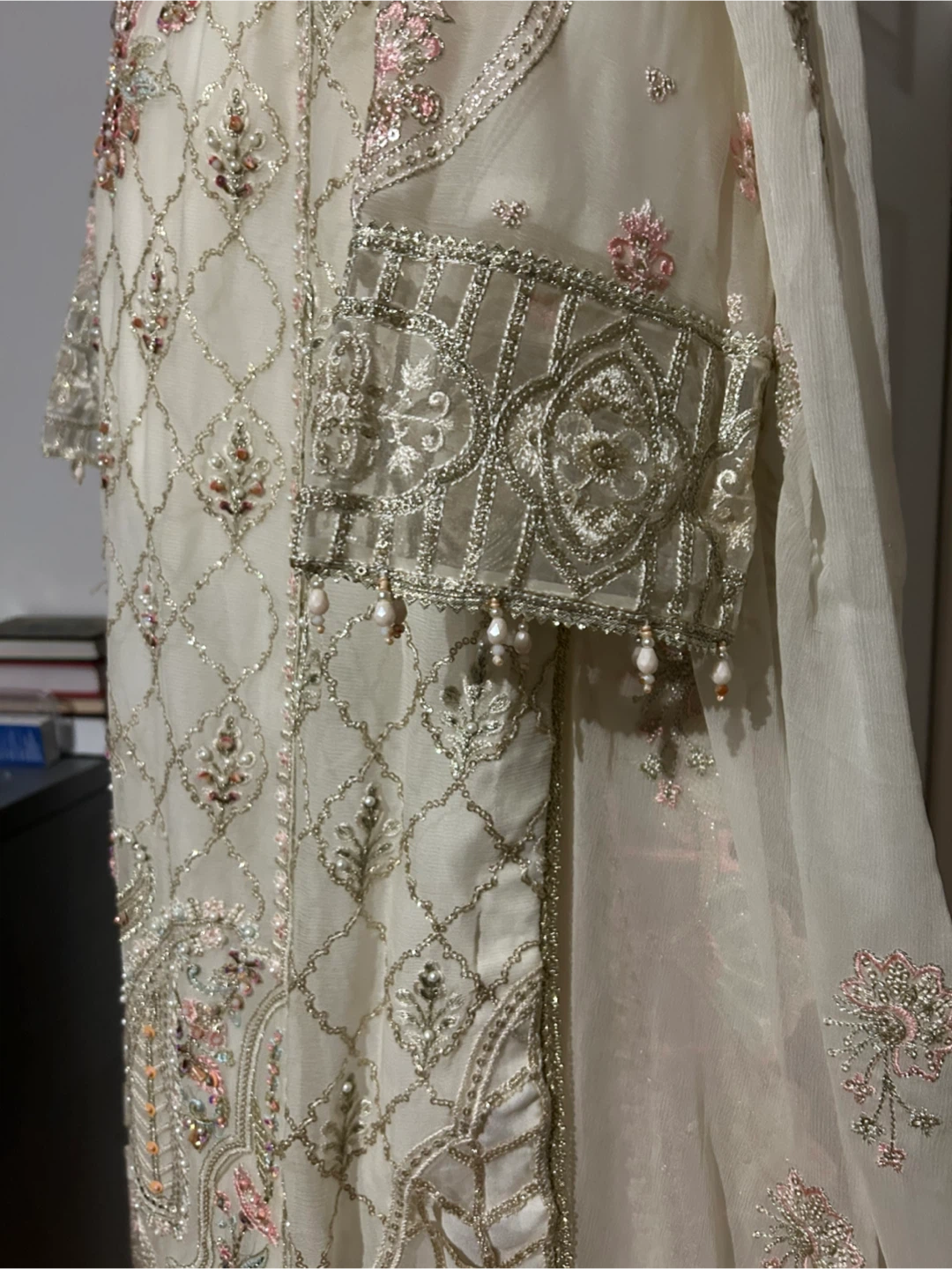 Embroidered Pakistani Salwar Kameez - photo 4