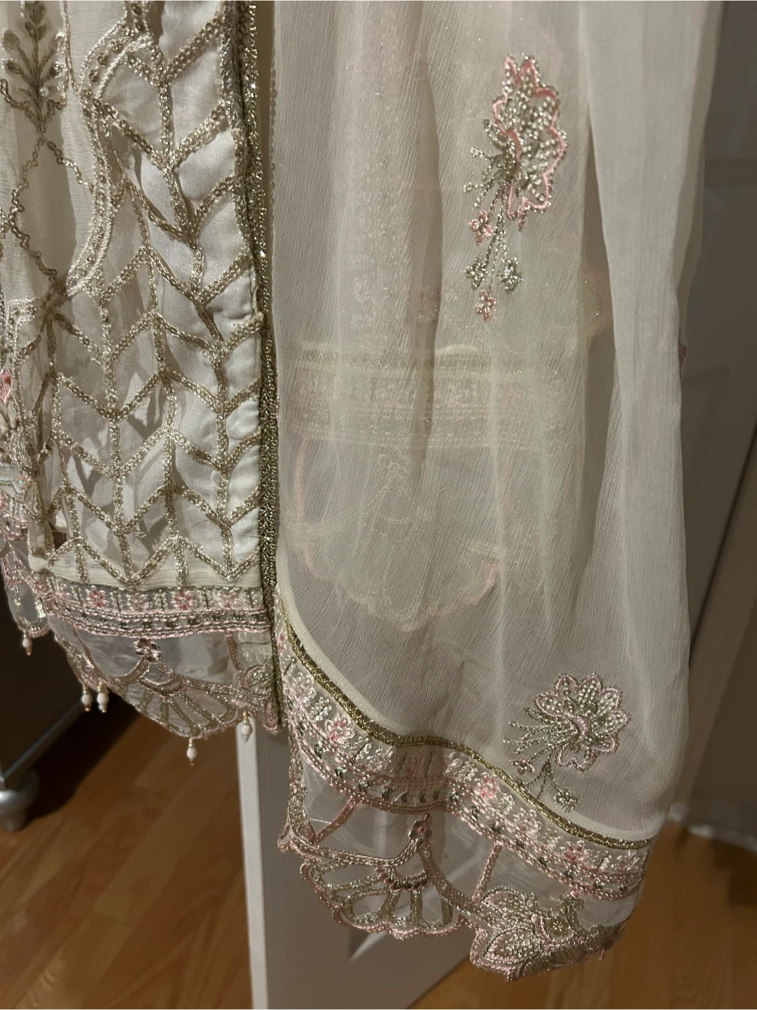 Embroidered Pakistani Salwar Kameez - photo 2