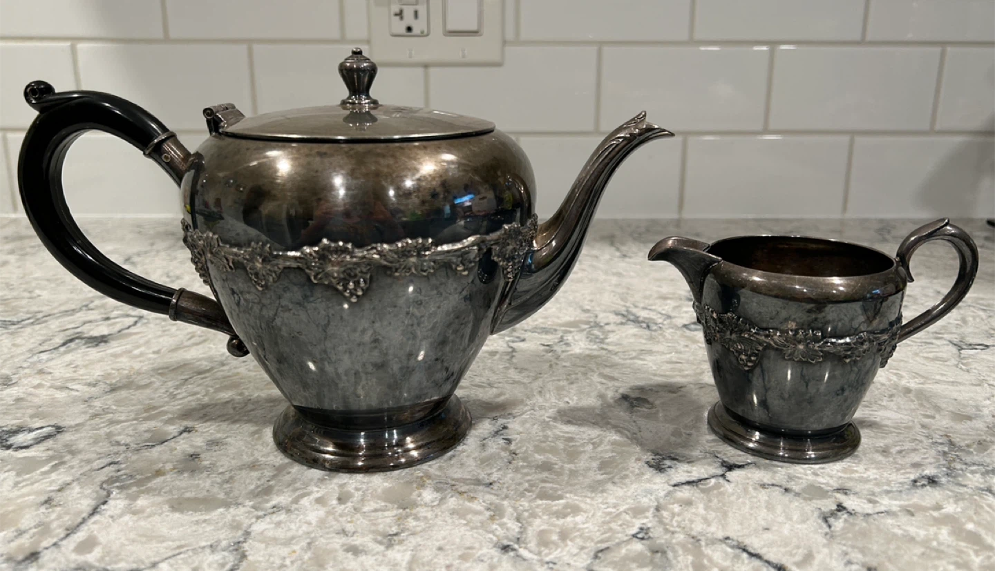 Vintage Wm A Rogers Teapot and Creamer Set
