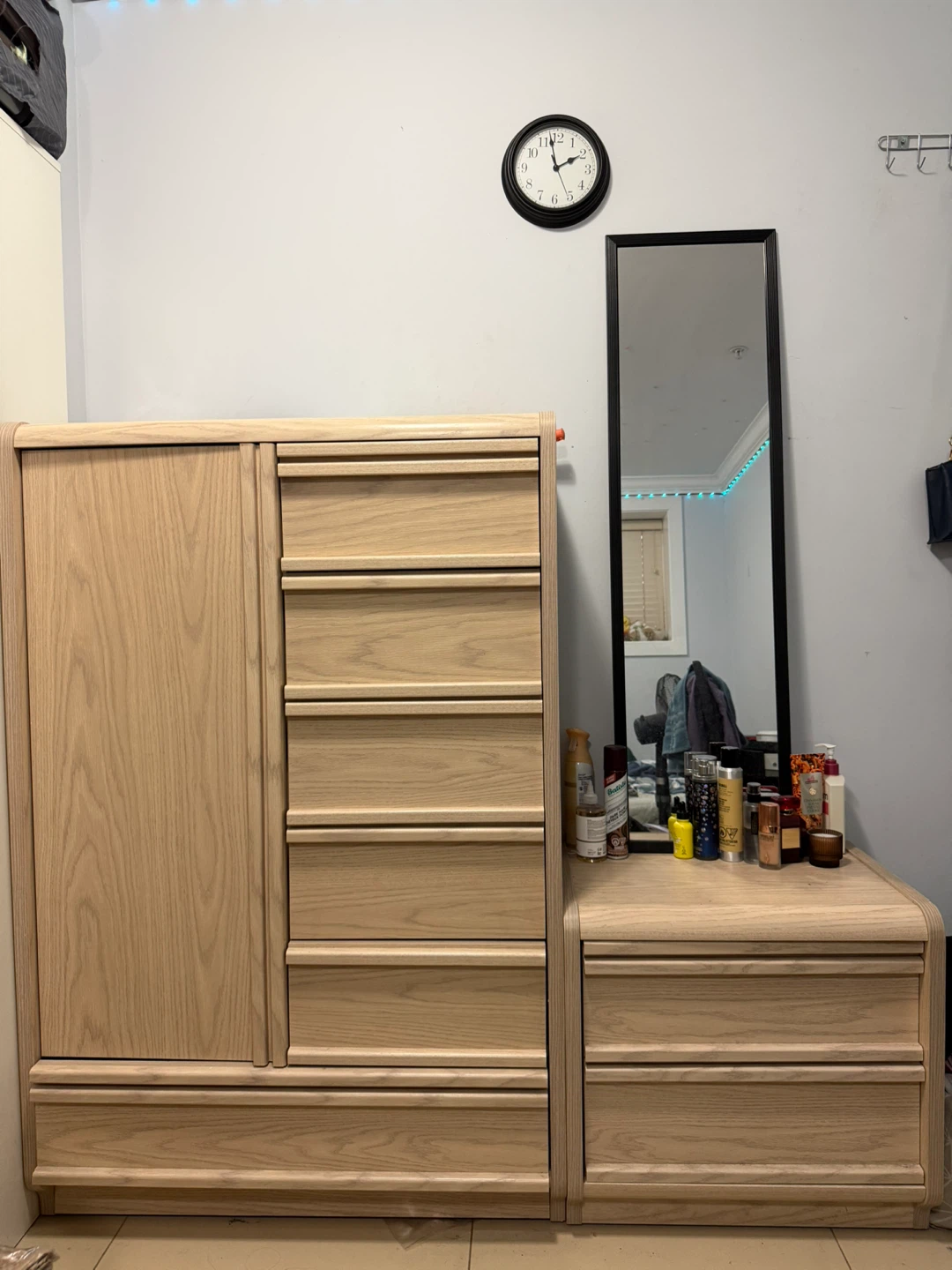 Modern Light Wood Bedroom Furniture Set - photo 2