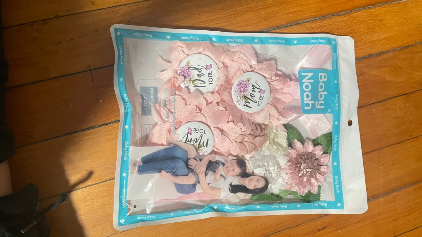 Baby Noah Mom To Be Corsage Set