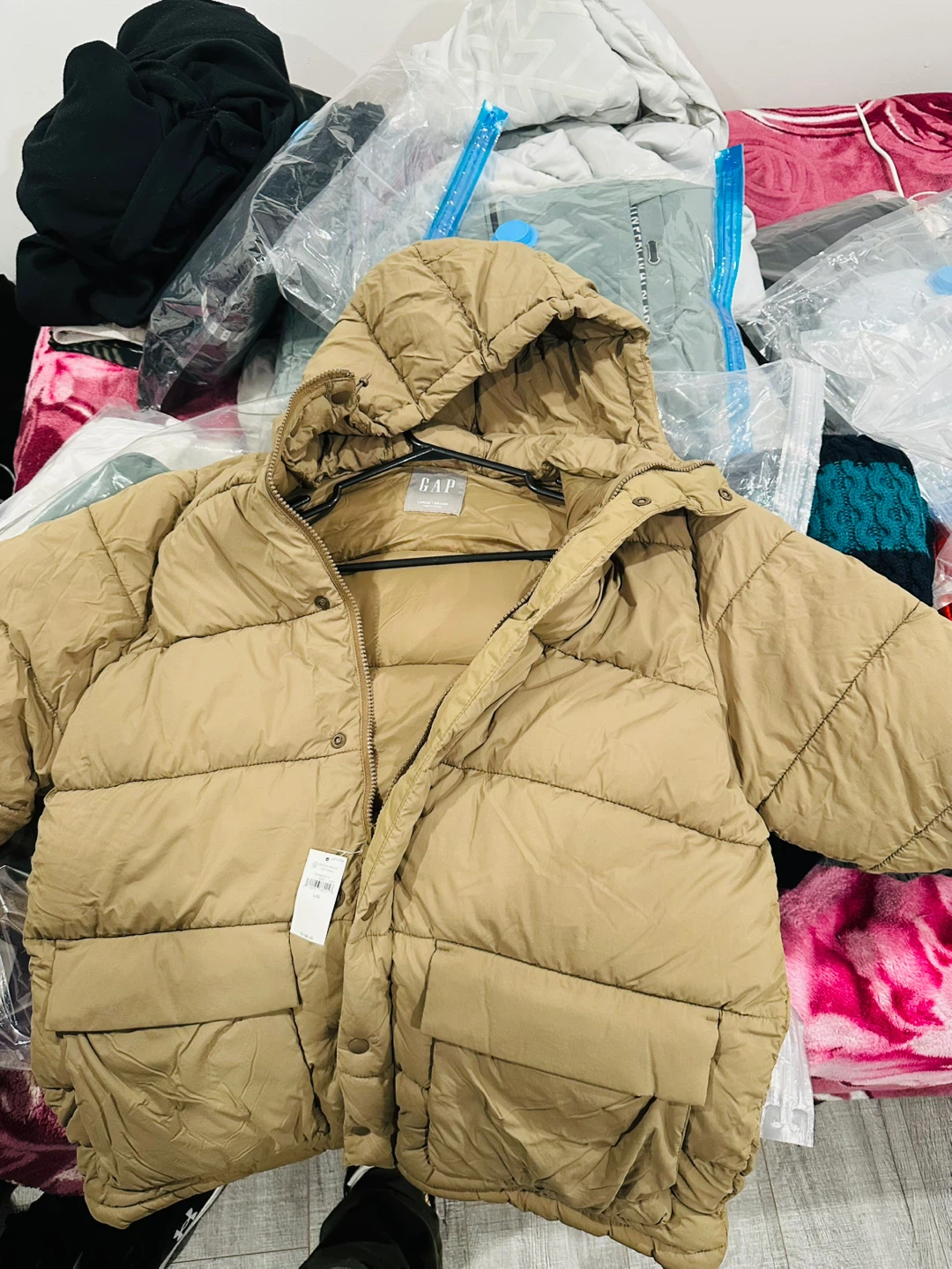 GAP Puffer Jacket - Size L/G - New with Tags!