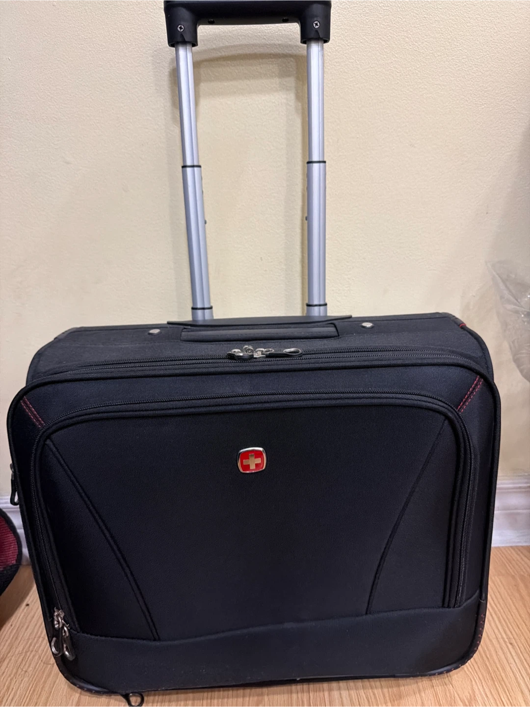 SWISSGEAR International Carry-On Wheeled Black - photo 2