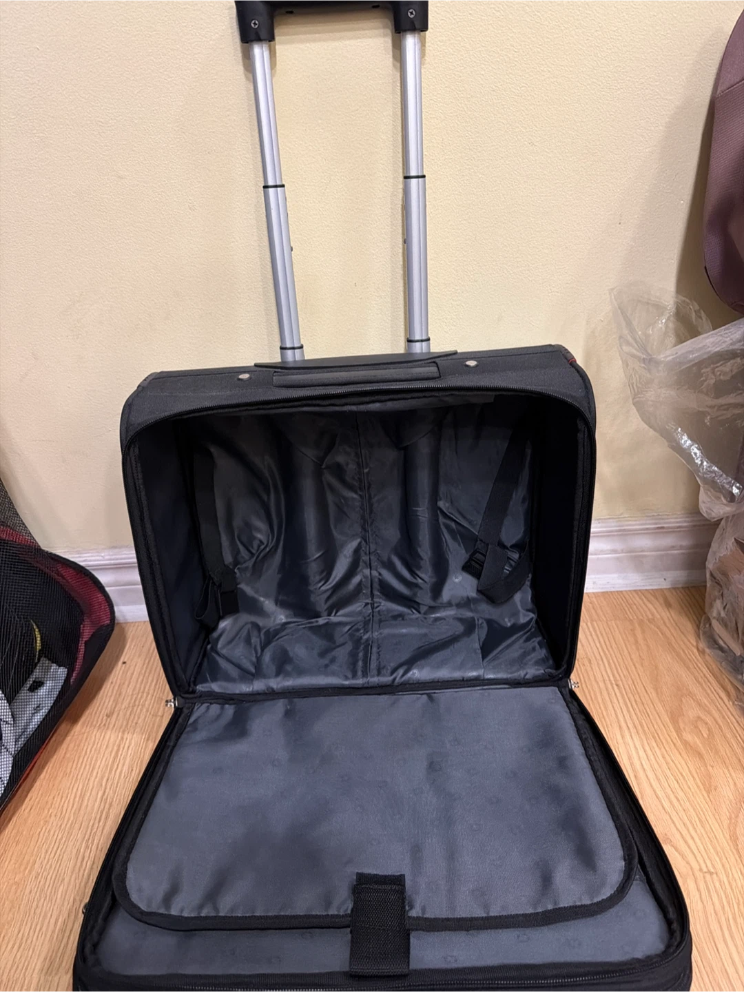 SWISSGEAR International Carry-On Wheeled Black - photo 3