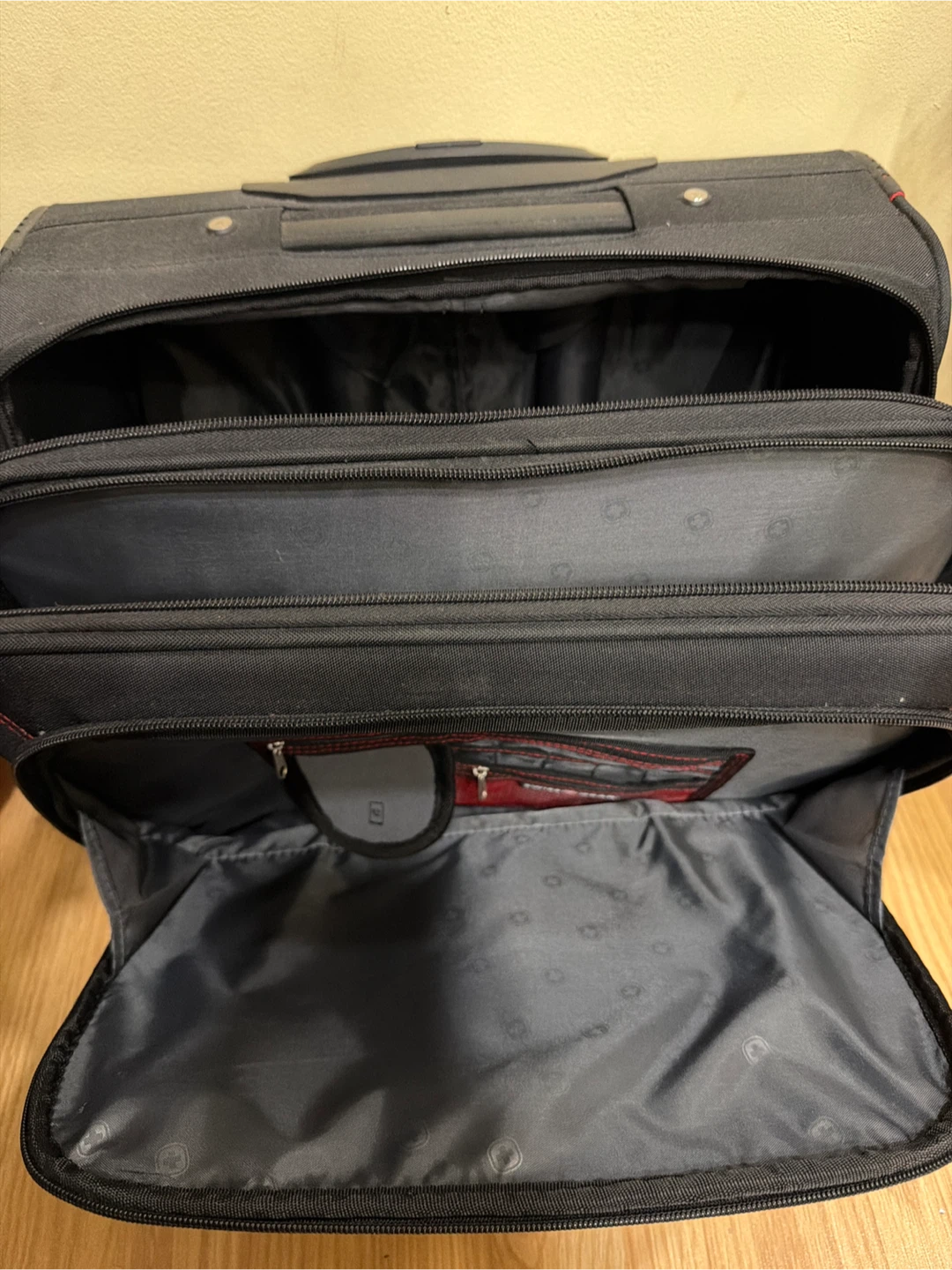 SWISSGEAR International Carry-On Wheeled Black - photo 4