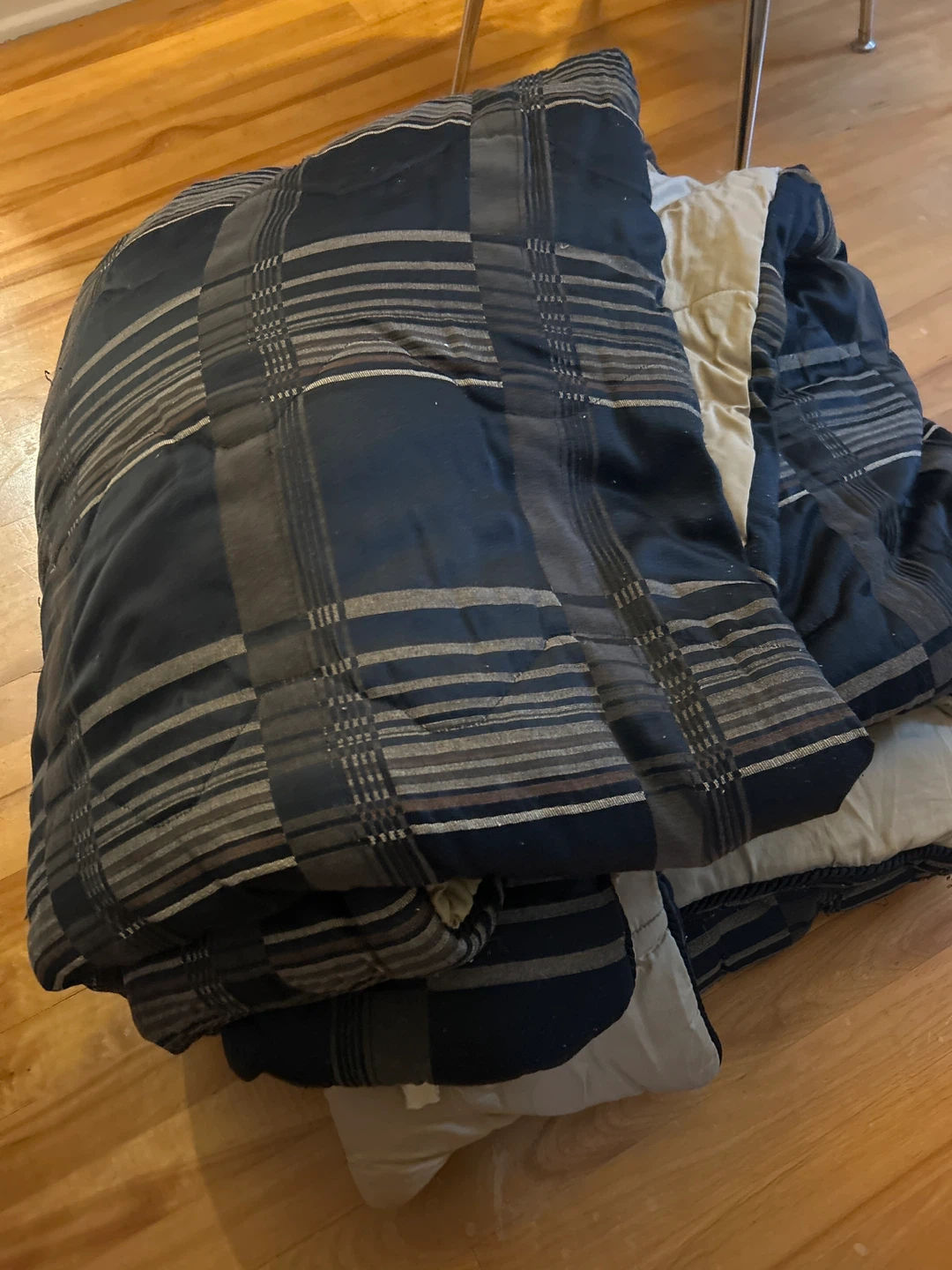 King size - black striped comforter