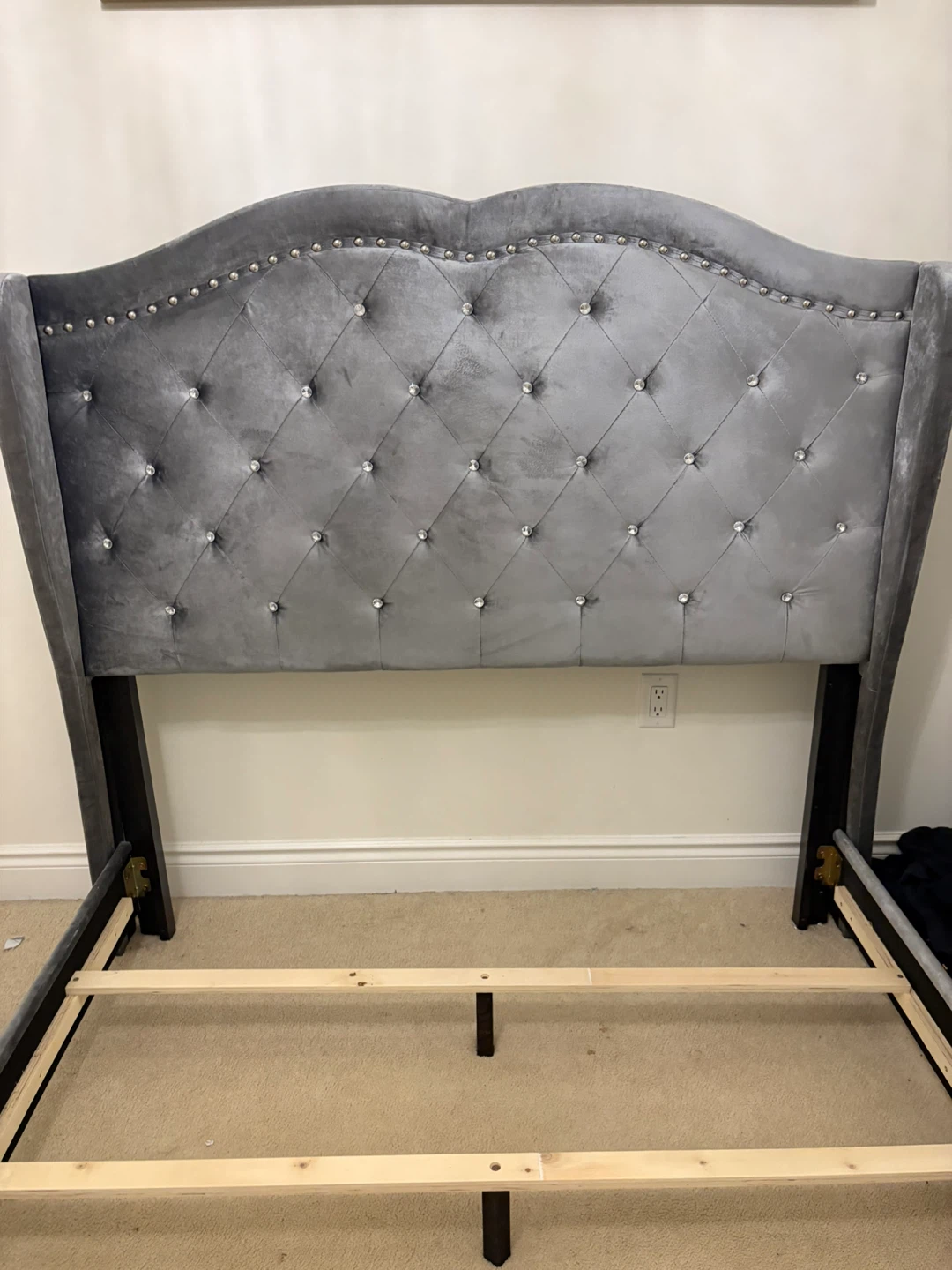 Gorgeous gray velour tufted bed - double size EUC - photo 3
