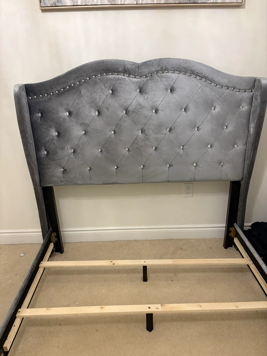 Gorgeous gray velour tufted bed - double size EUC - photo 2
