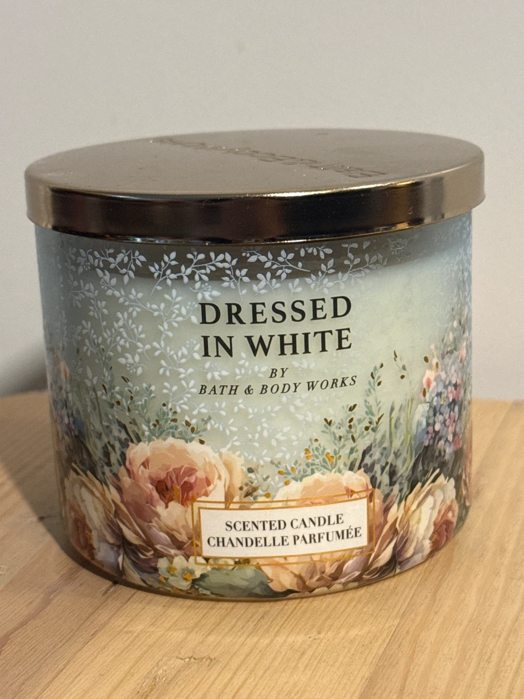 Bath & Body Works Dressed In White Candle