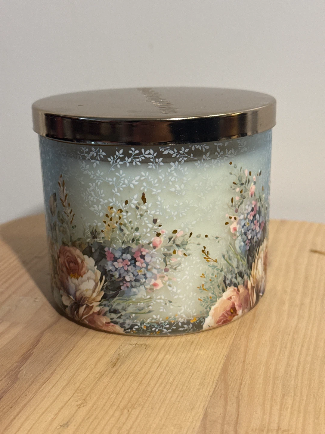 Bath & Body Works Dressed In White Candle - photo 2