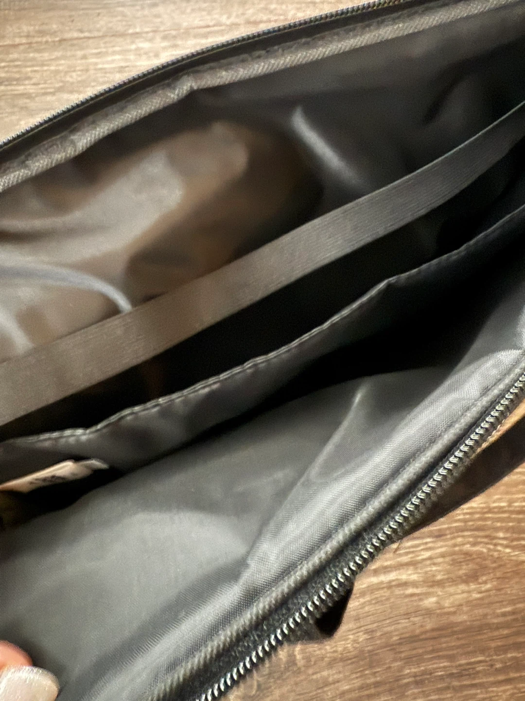 New with tag Disney Mickey Mouse Laptop Bag - photo 2