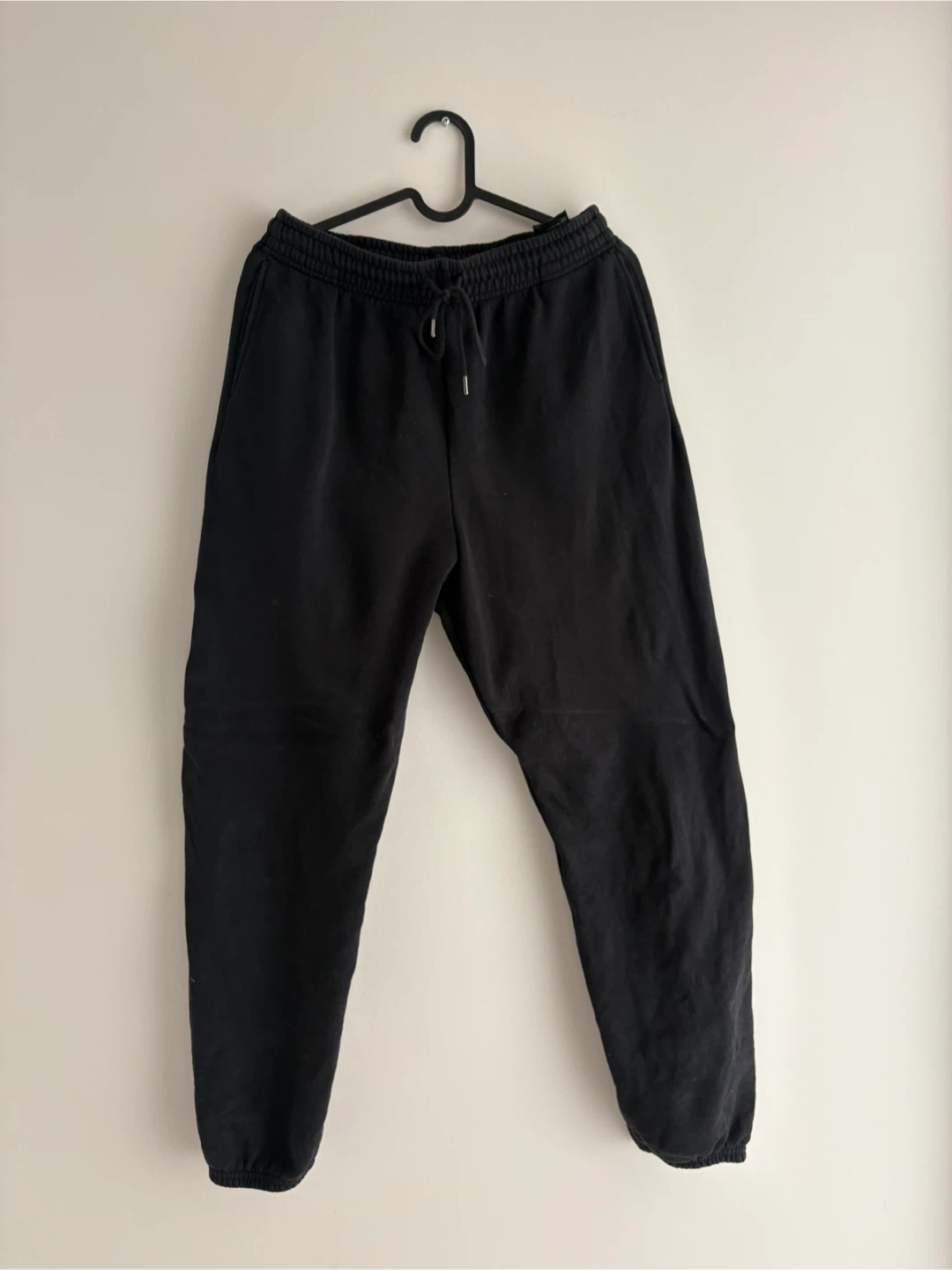 Uniqlo Black Sweatpants - Size L (160/70A)