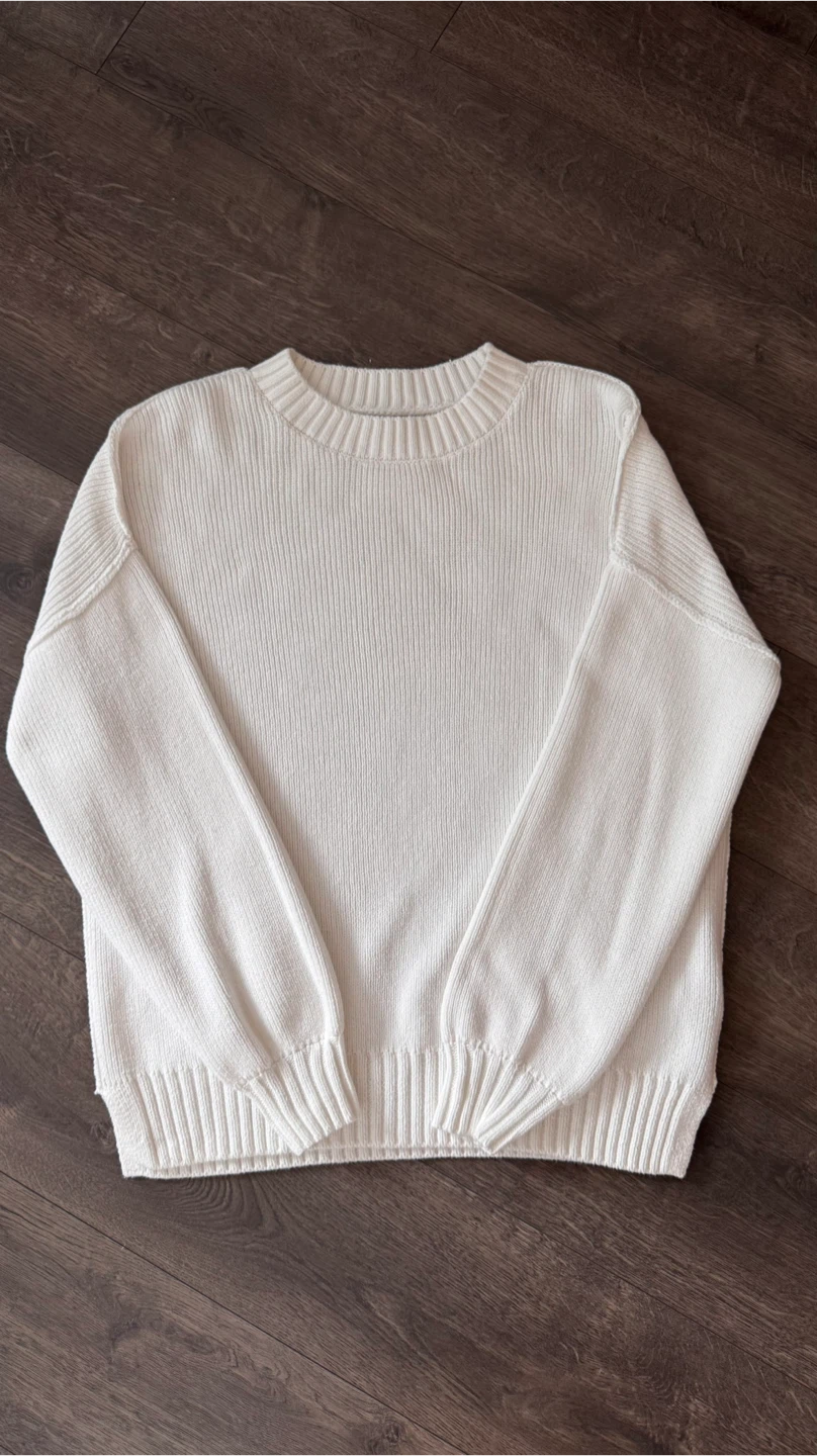 Hollister XS White Sweater