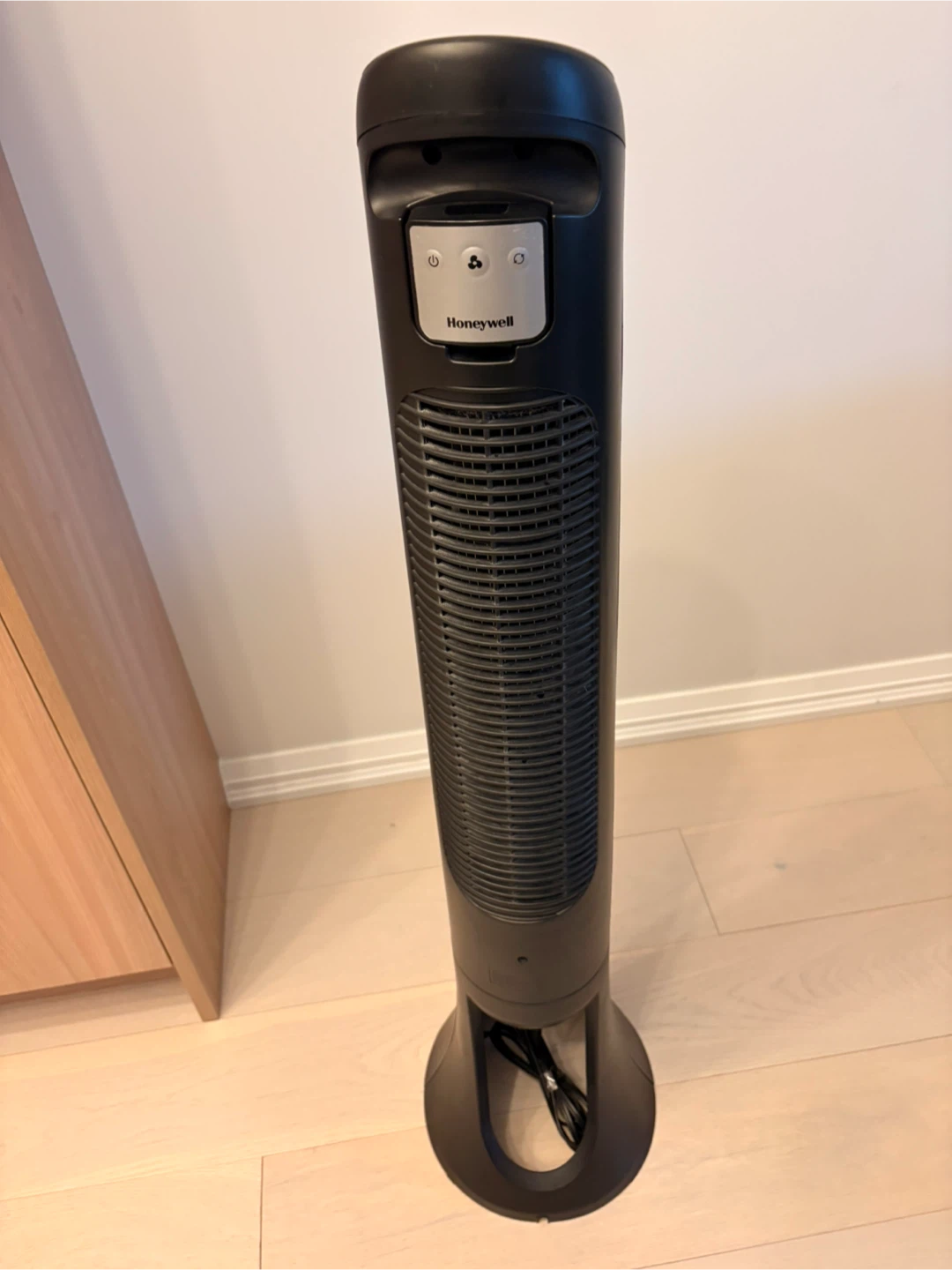 Honeywell QuietSet Tower Fan – Good Condition - photo 4