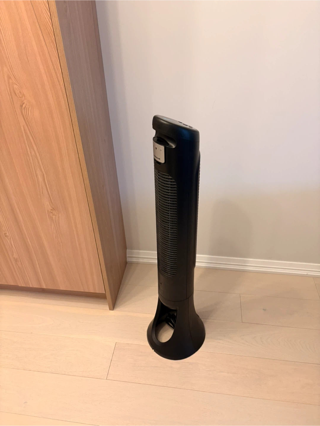 Honeywell QuietSet Tower Fan – Good Condition - photo 3