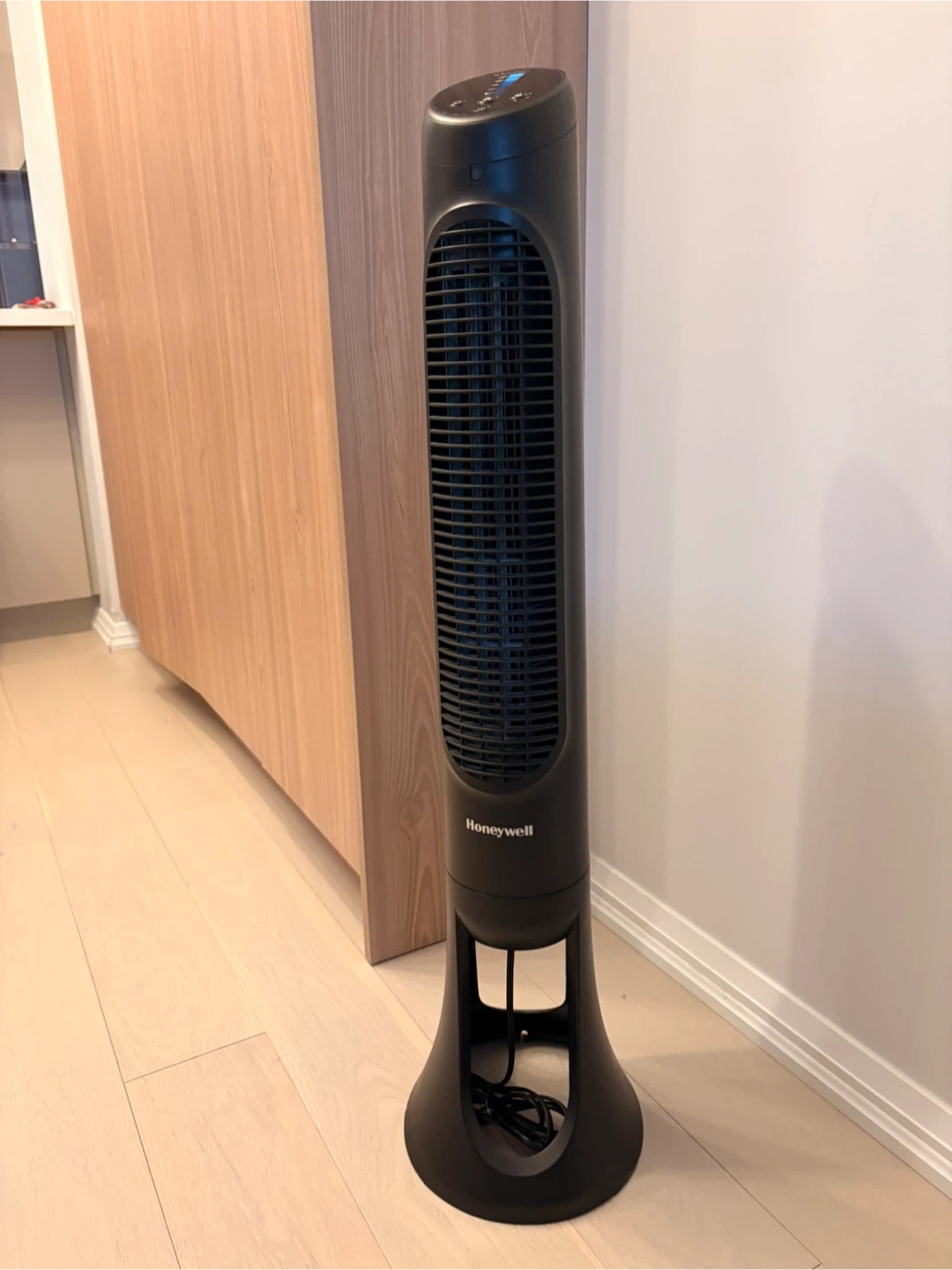Honeywell QuietSet Tower Fan – Good Condition - photo 5