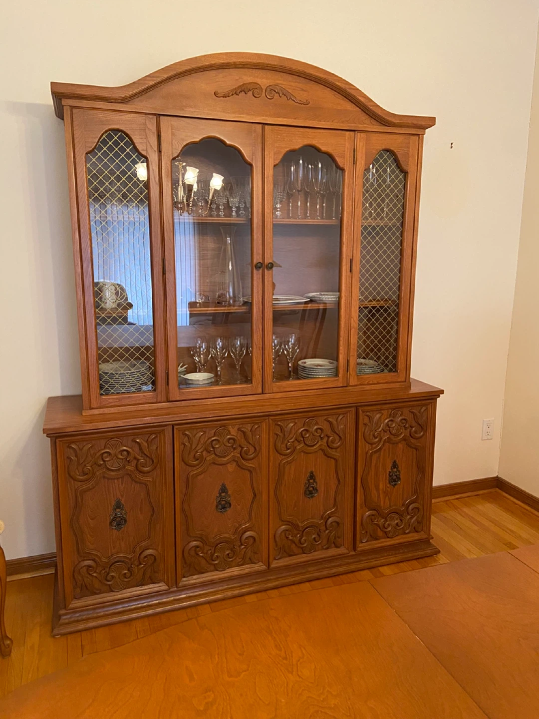 Fruitwood Dining Table Set with Hutch - photo 4