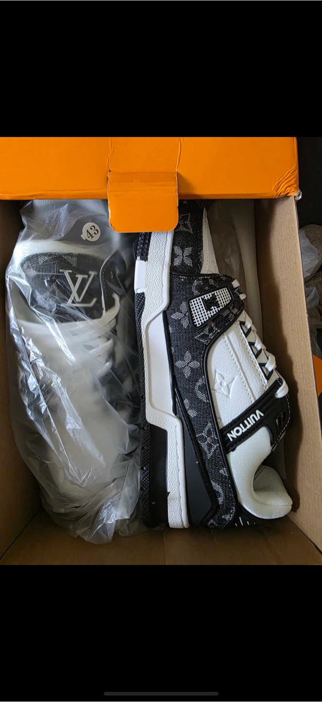 Louis Vuitton Sneakers Size 43