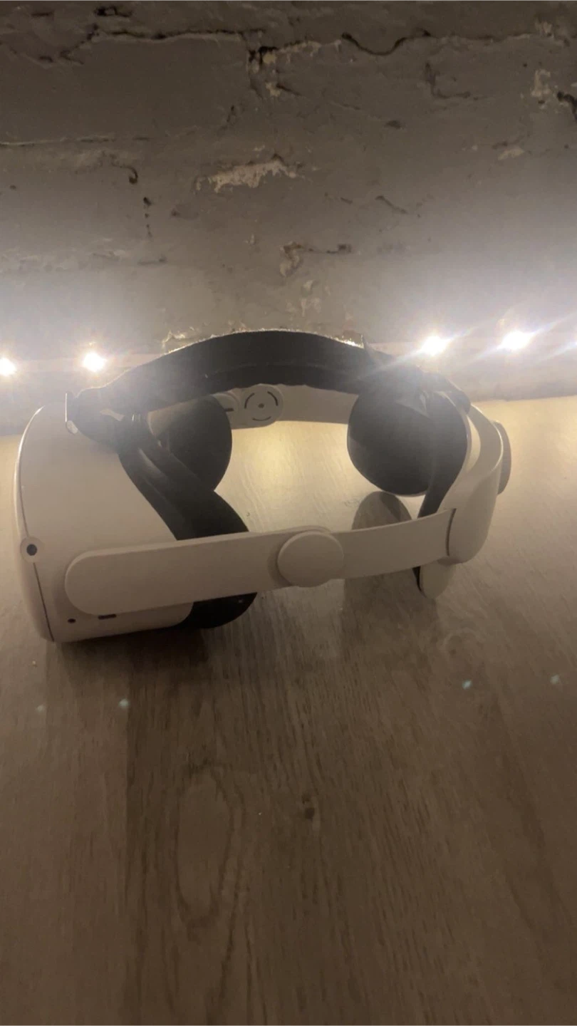 Oculus Quest 2 VR Headset - photo 2