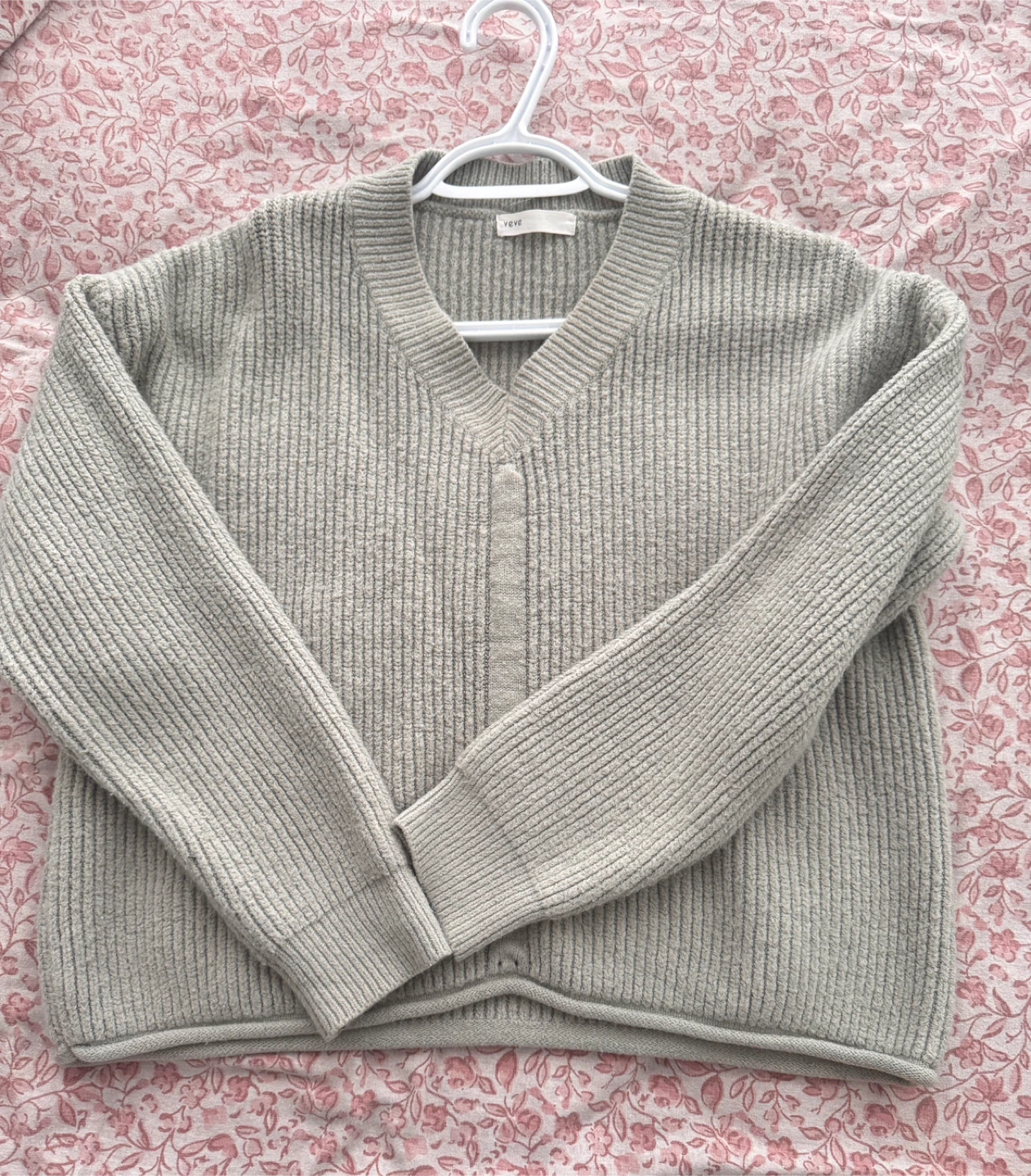 Aritzia TNA Ryder V-Neck Sweater - Size Small - photo 2
