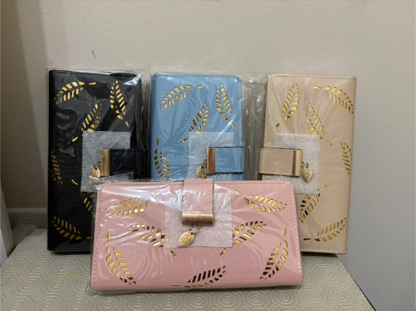 Leaf Cut-Out Ladies' Wallet