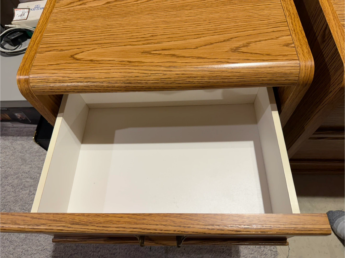 2 oak night stands. Beautiful condition - photo 2