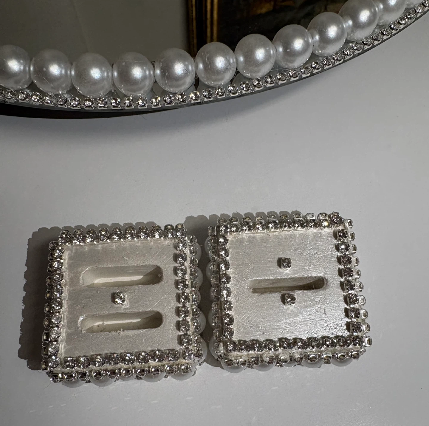 Round Mirror Tray with Faux Pearls & silver rhinestone Border - photo 5