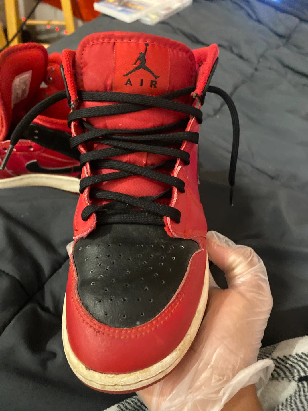 Air Jordan 1 Mid Red/Black - Size 4.5Y - photo 2