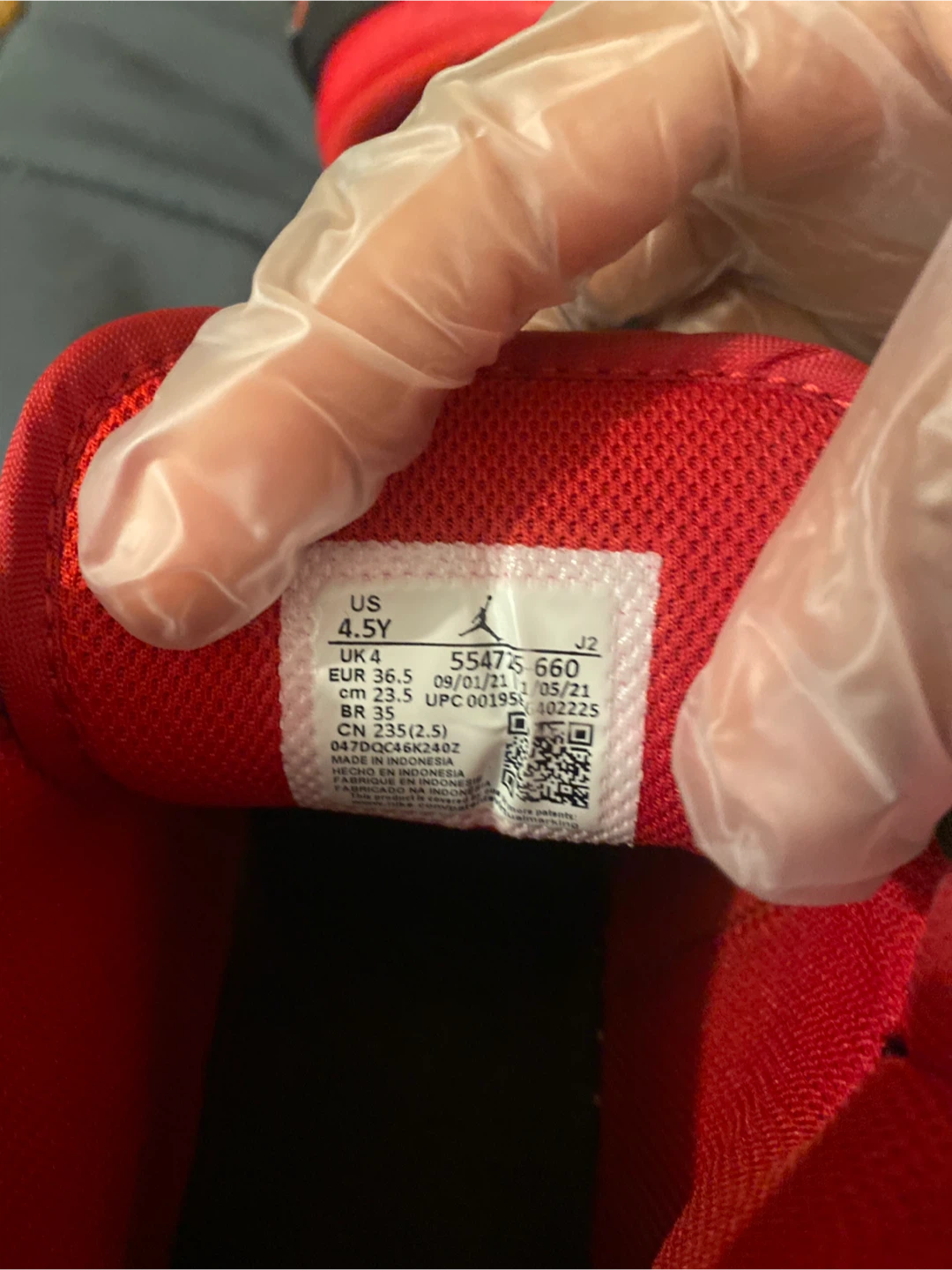 Air Jordan 1 Mid Red/Black - Size 4.5Y - photo 4