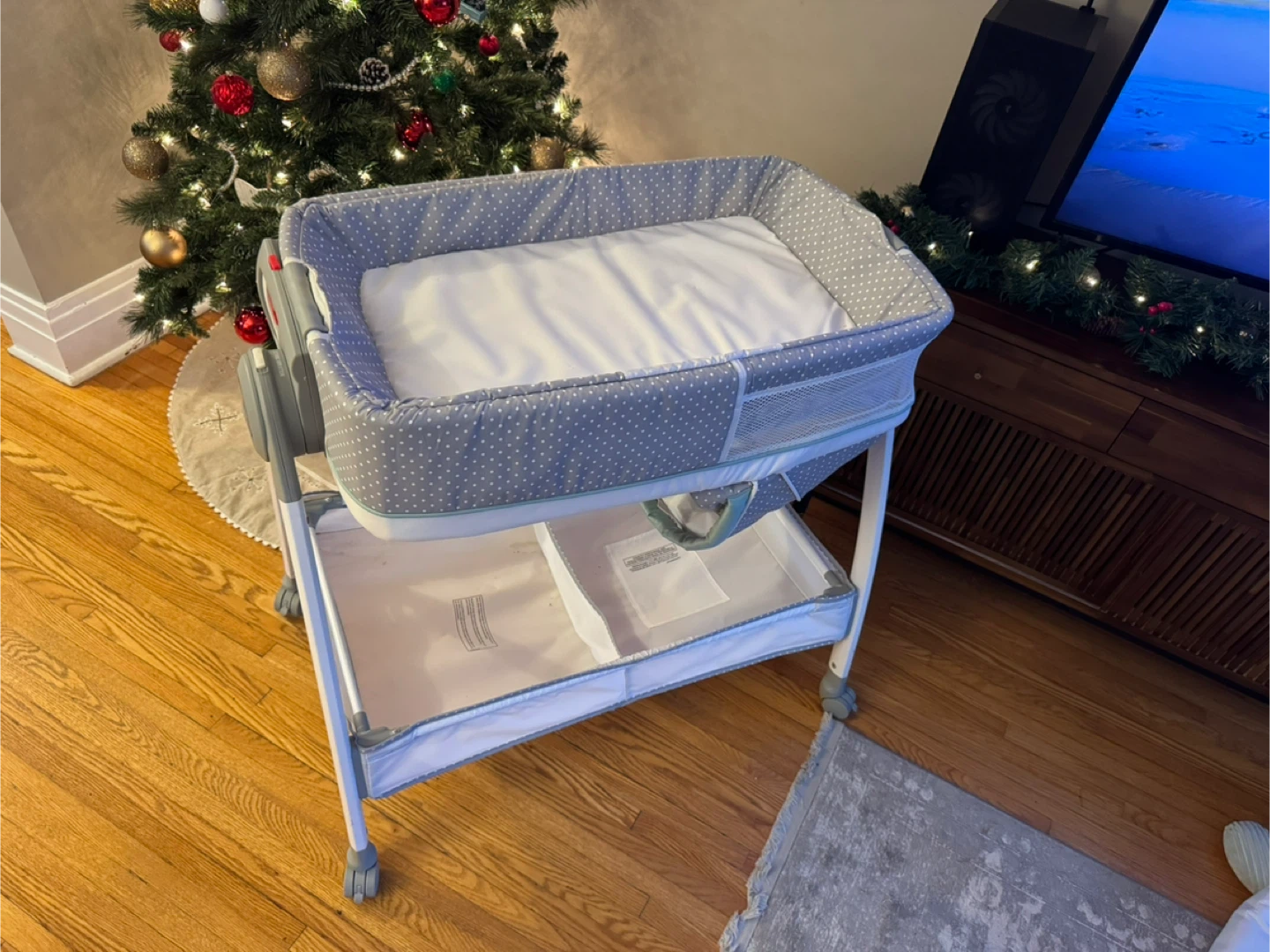 Graco dream suite bassinet + changing table - photo 2