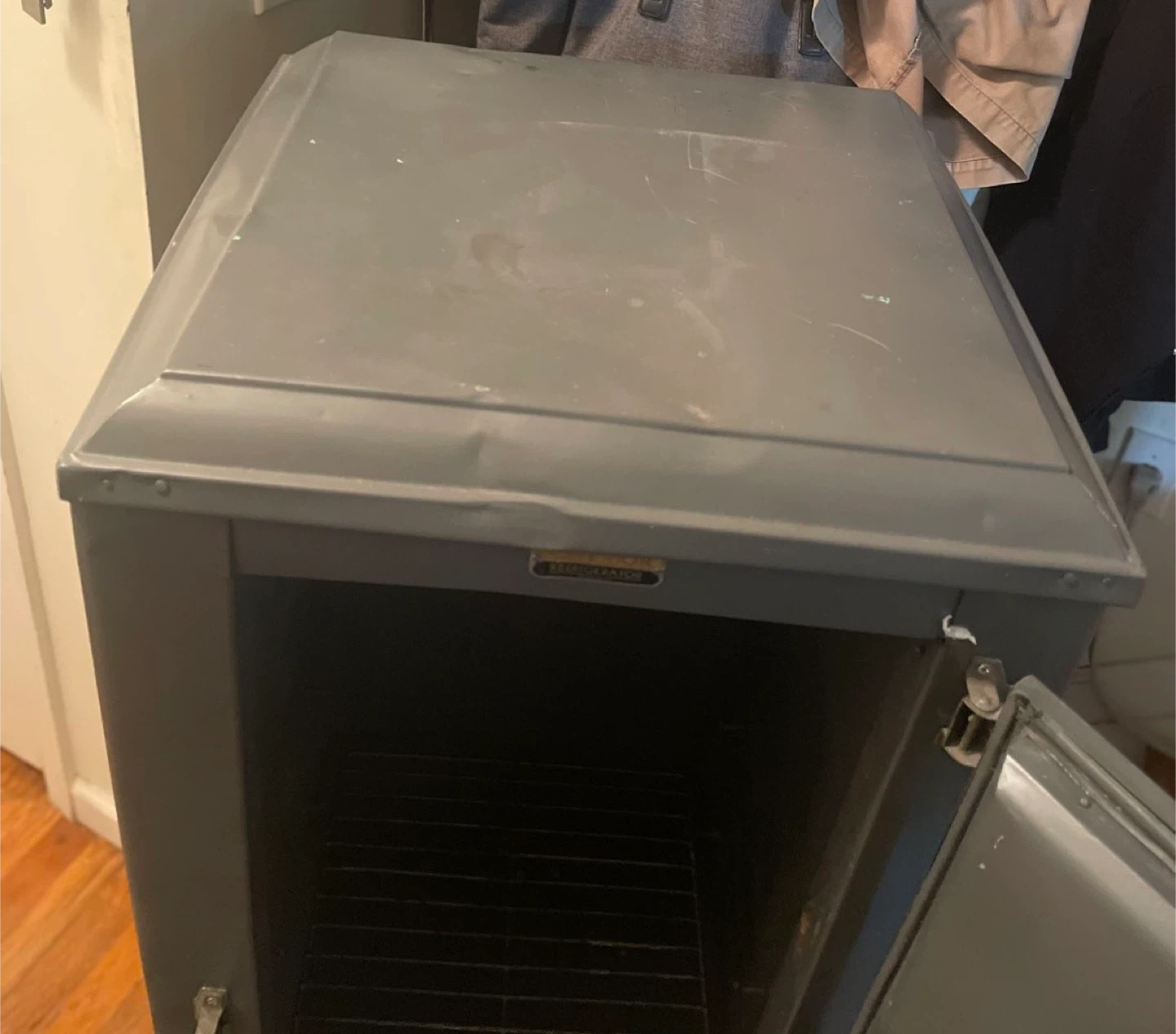 Vintage Brooklyn 1940’s General Motors Metal Refrigerator - photo 3