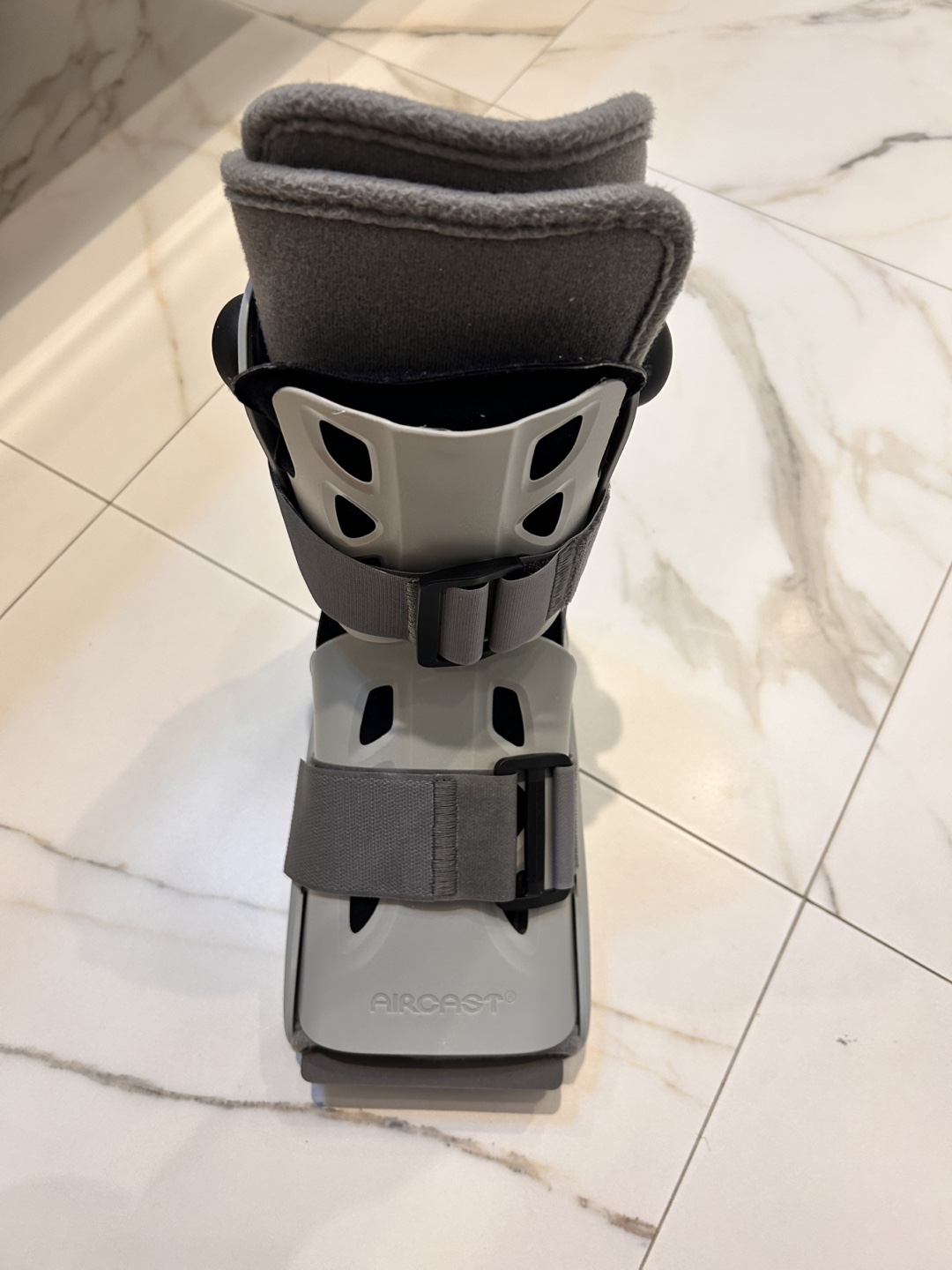 Walking boot size M- as new (left foot)