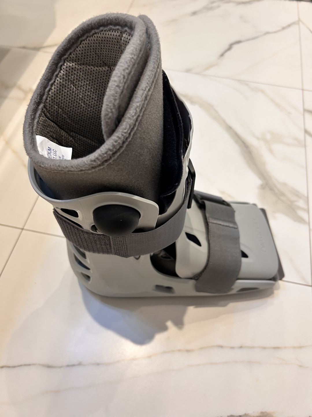 Walking boot size M- as new (left foot) - photo 2