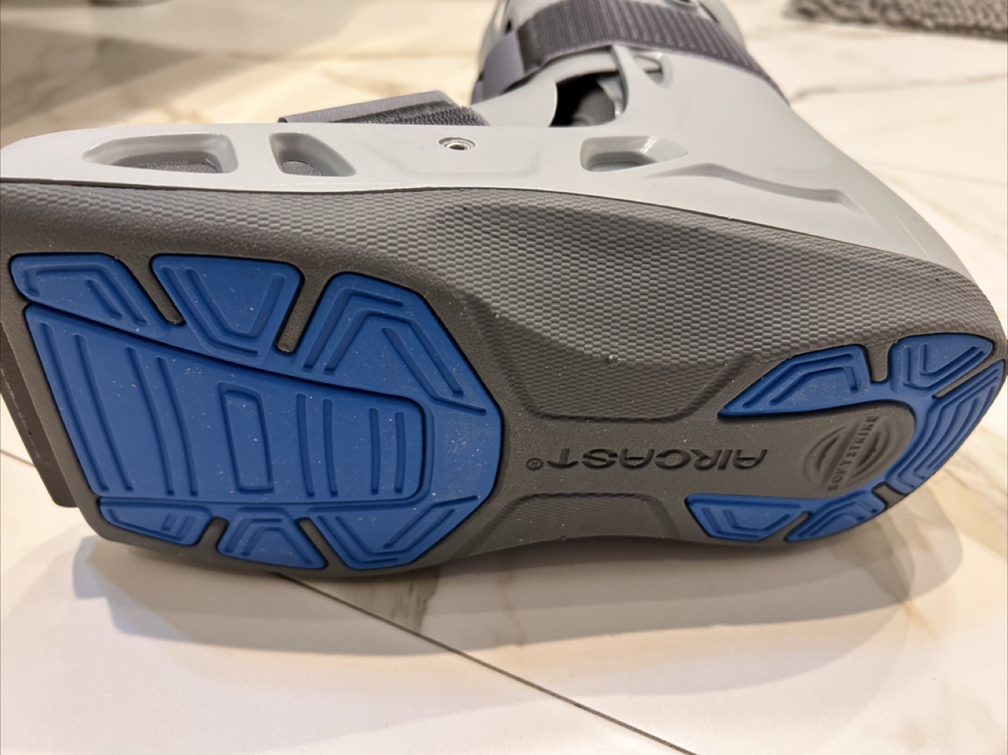 Walking boot size M- as new (left foot) - photo 5