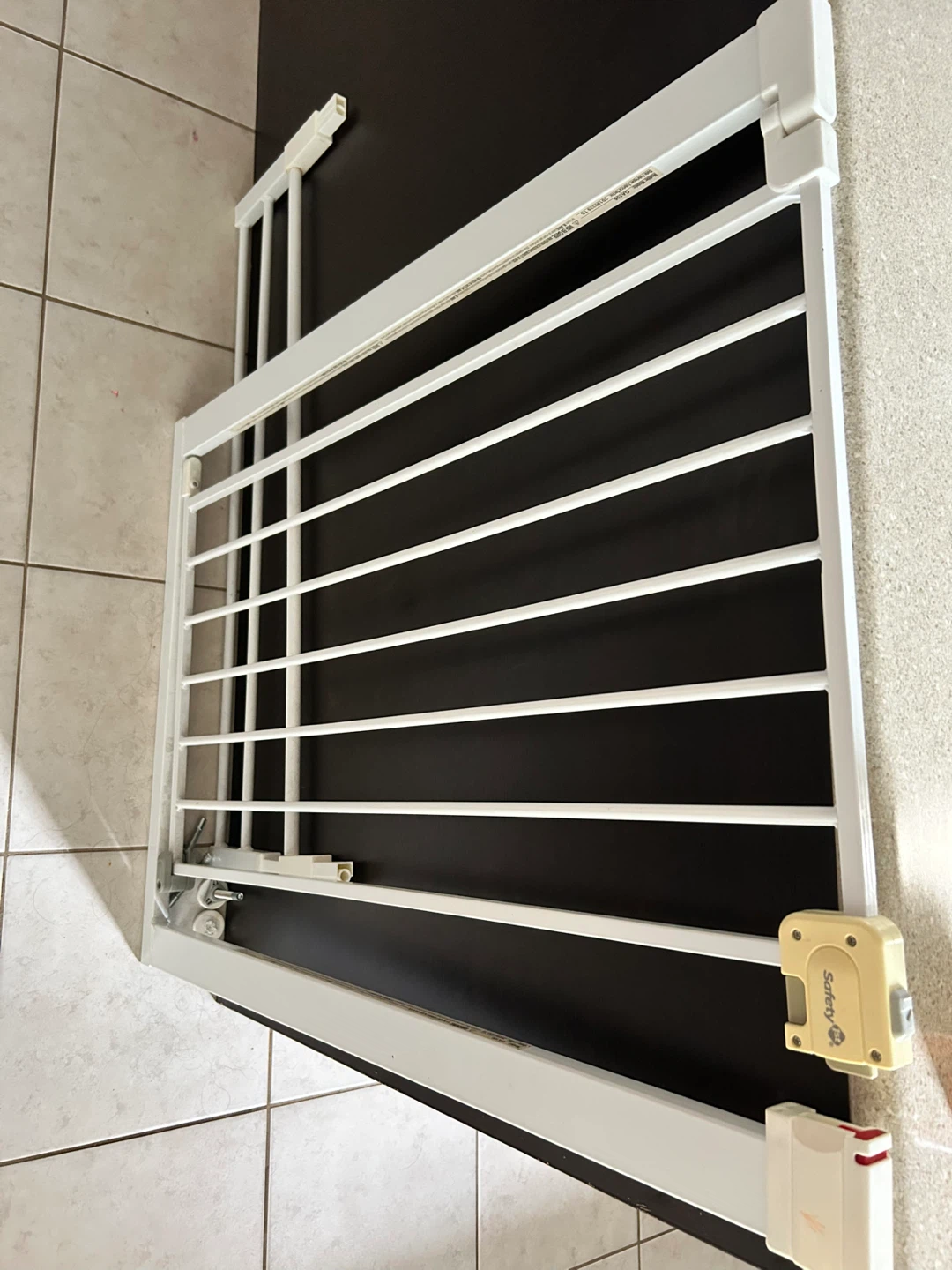 Safety 1st Easy Install Auto-Close Baby Gate - photo 2