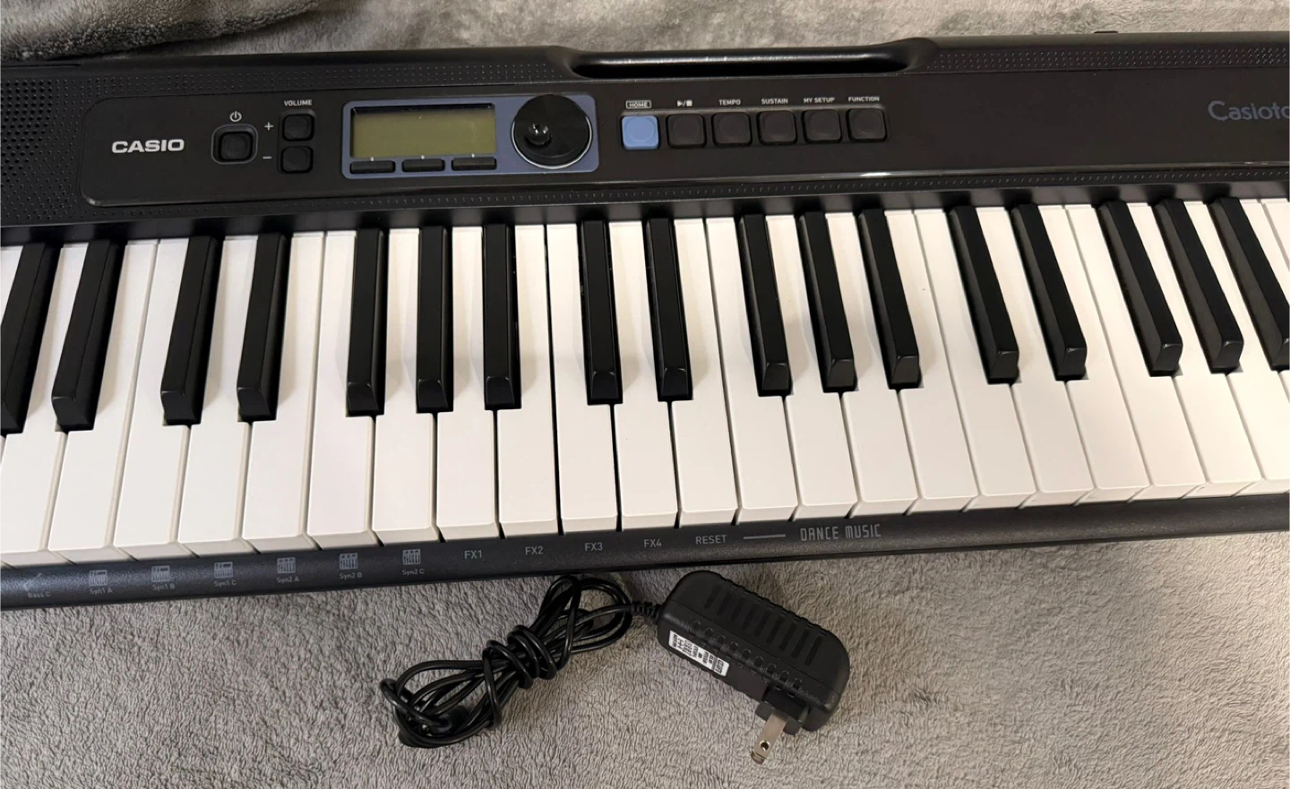 Piano Casiotone CT-S300 portable keyboard