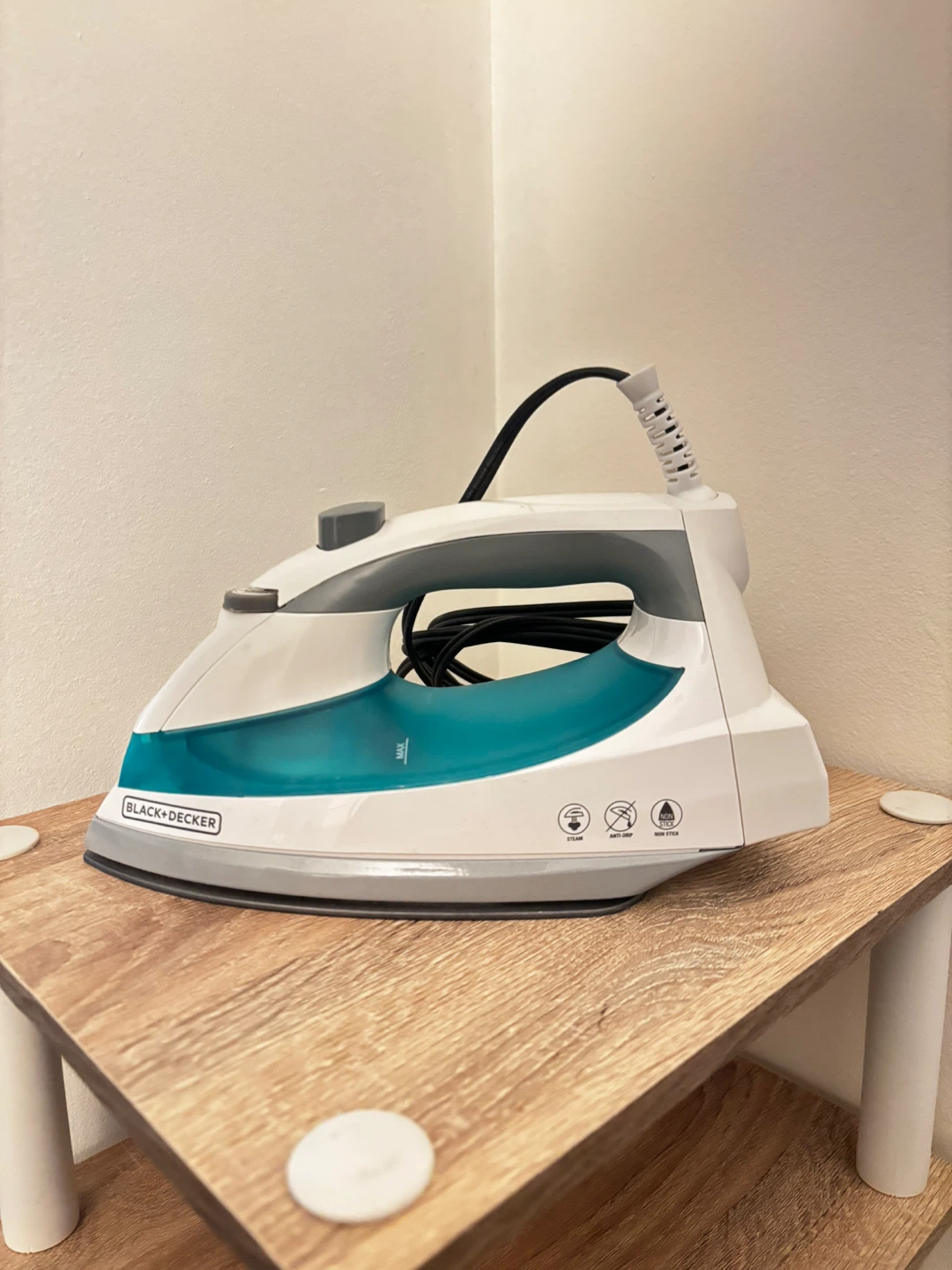 Black+Decker Iron - White & Teal