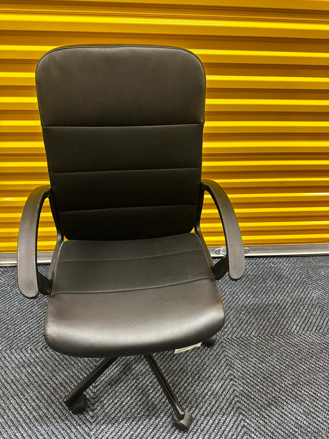 Black Office Chair - photo 3