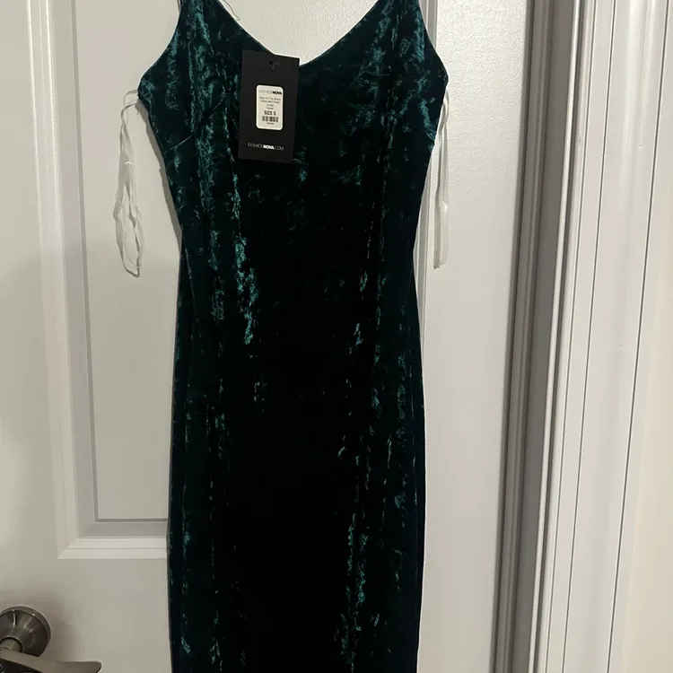 fashion nova green velvet dress NWT Fashion Nova Green Velvet High Leg Slit Elegant Stretch Dress Size Large NEW