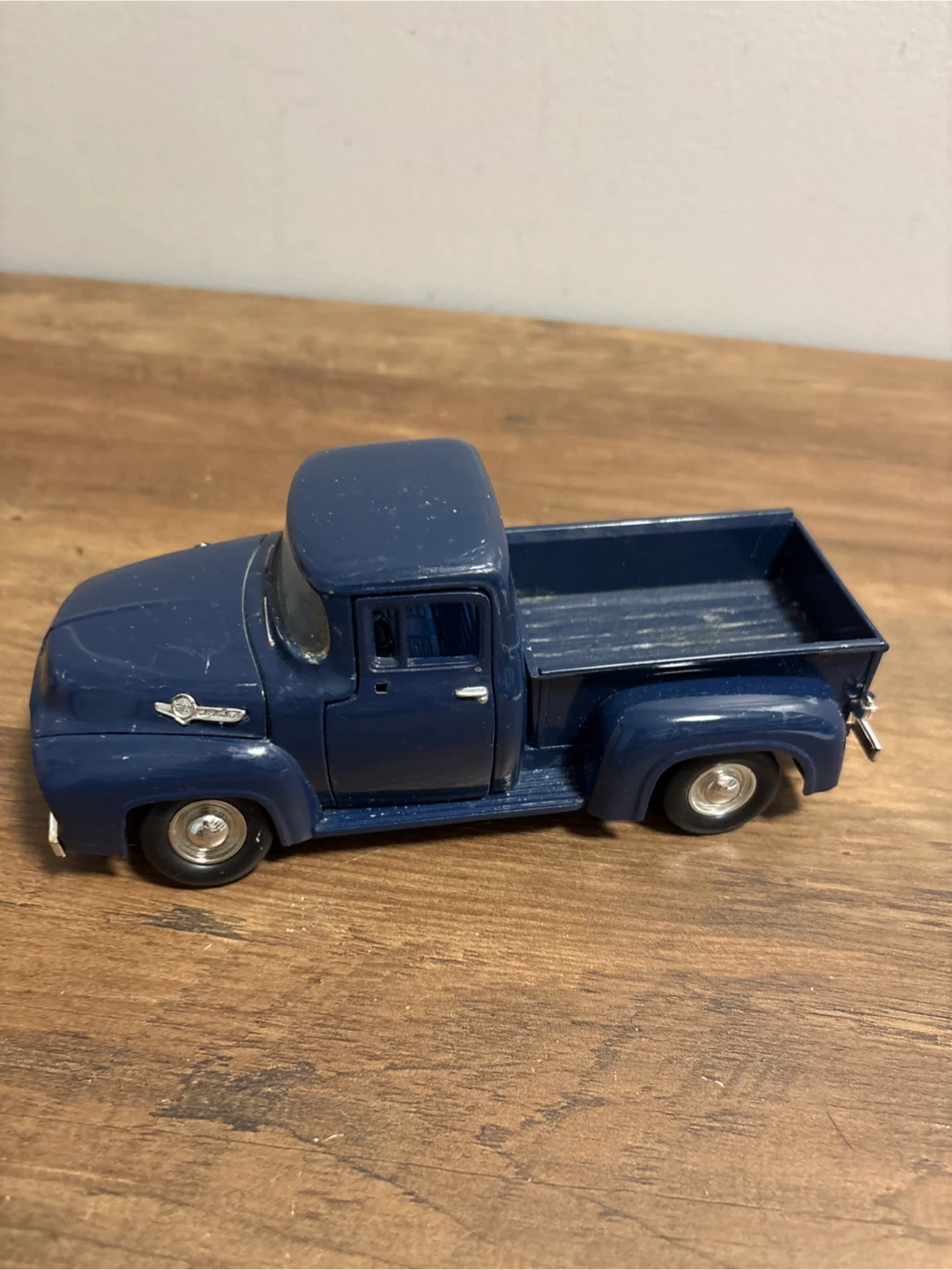 Ford F-100 Diecast Truck - Blue