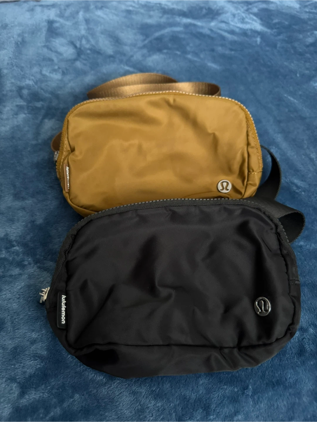 Lululemon Everywhere Belt Bag Black & Gold