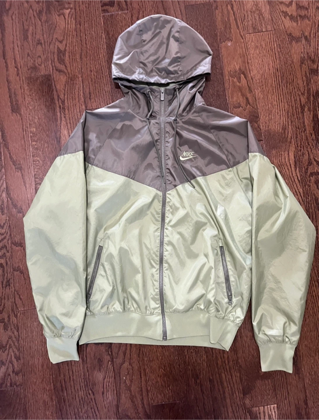 BRAND NEW Green Nike Windbreaker/Windrunner Jacket - Size Small - photo 2